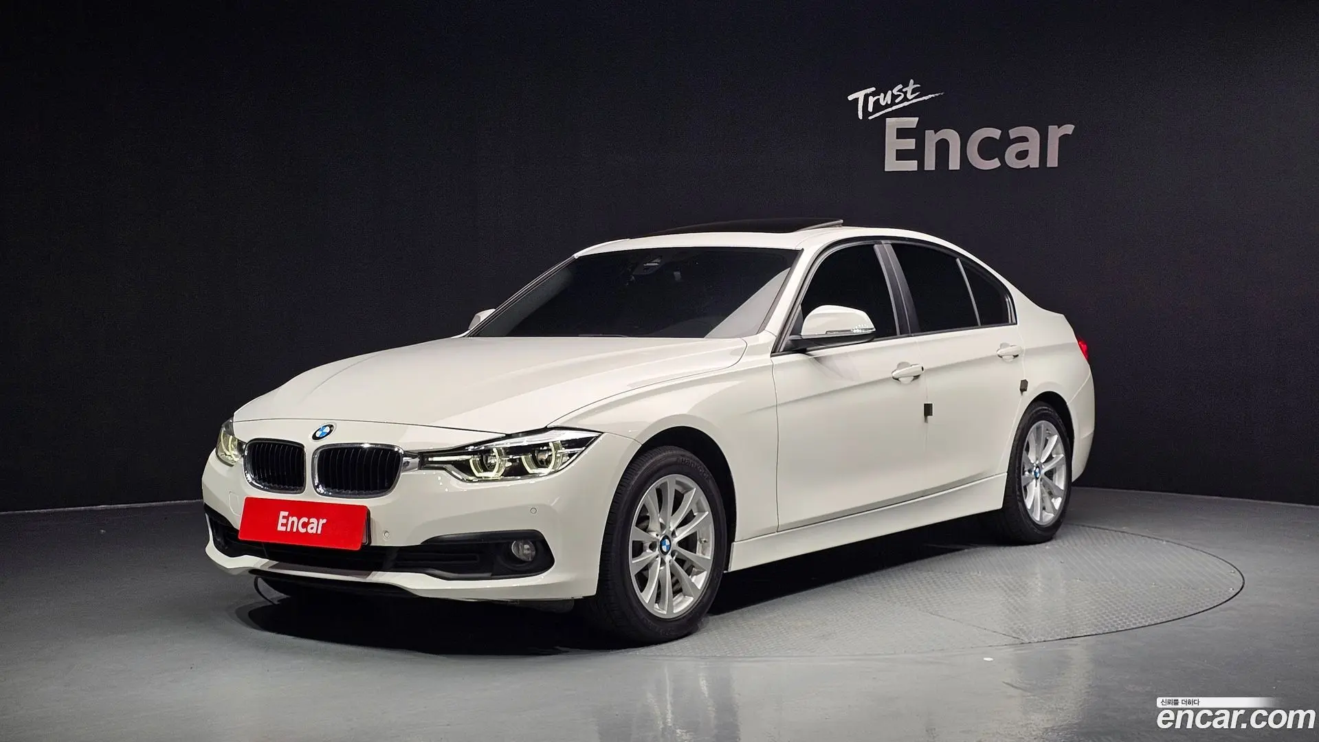 Main__Slider__Photo:3-Series BMW 2018.10-0