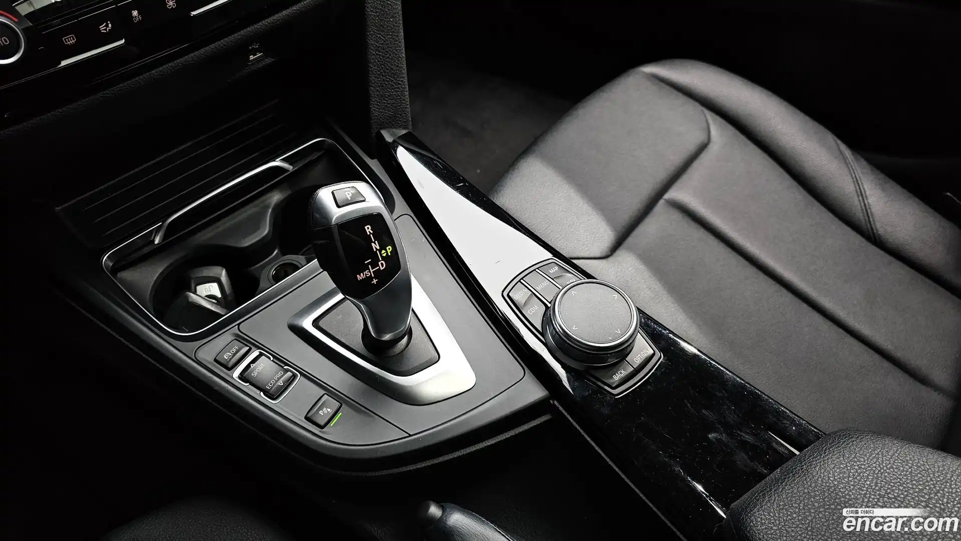 3-Series BMW 2018.10-INNER-009