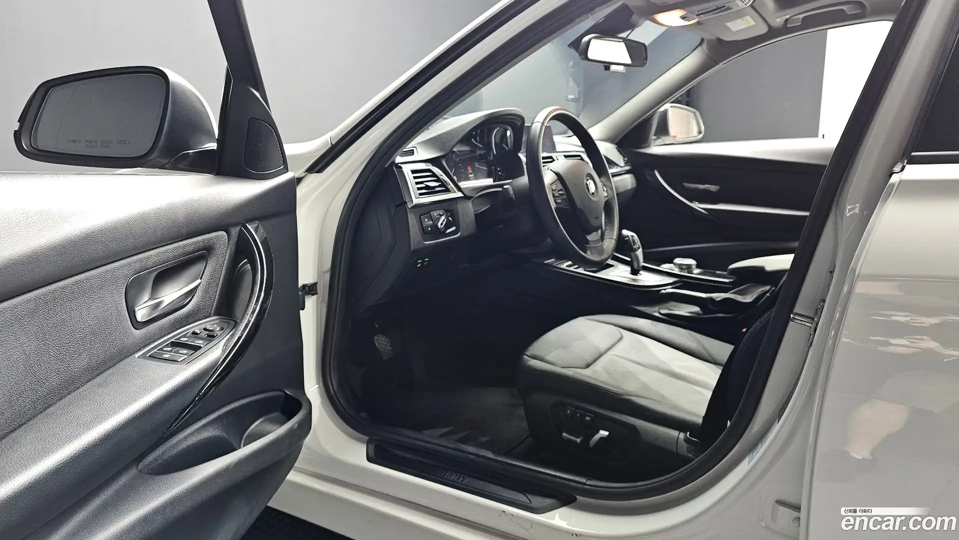 3-Series BMW 2018.10-INNER-010