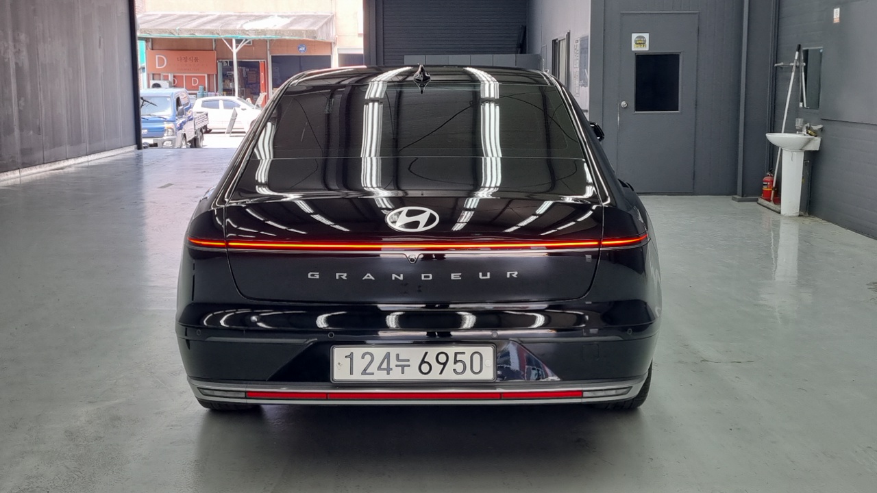 Grandeur Hyundai 2023.10-OUTER-004