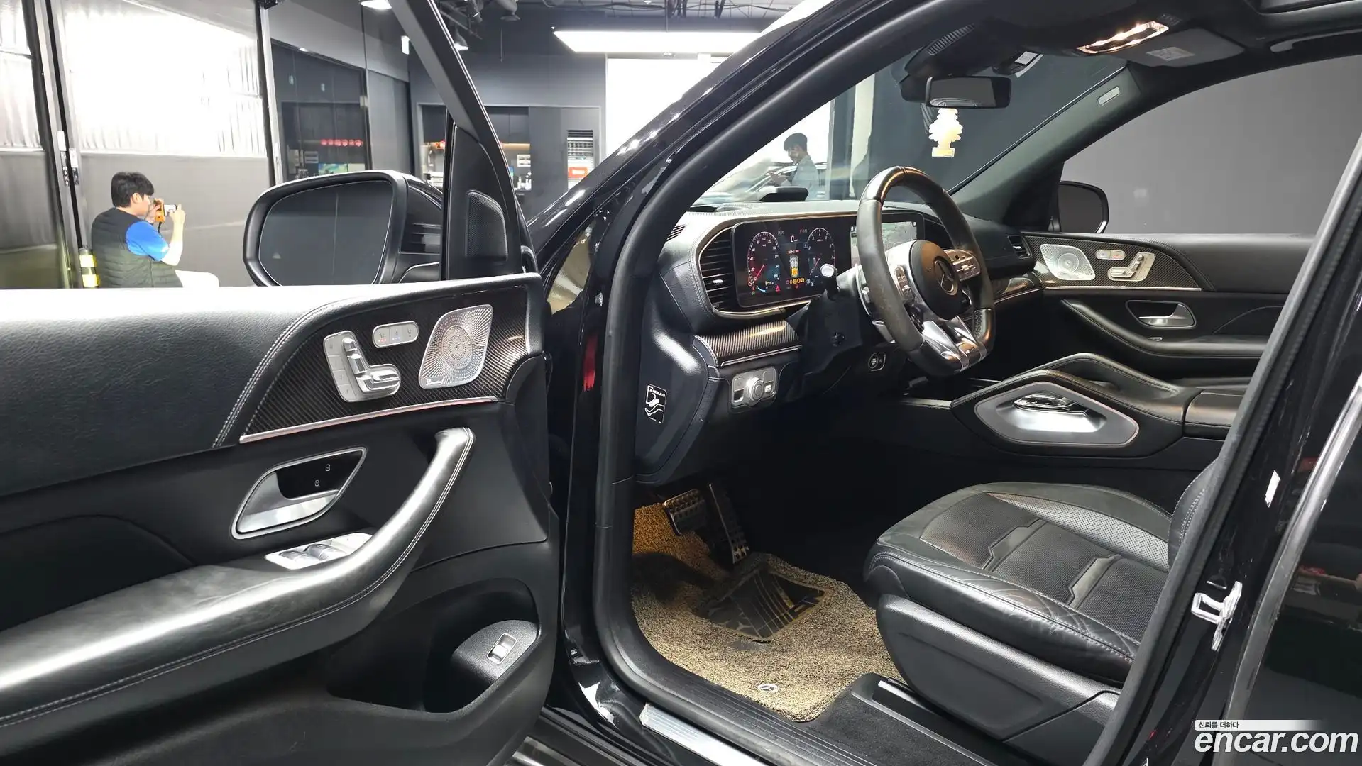 GLE-Class Mercedes-Benz 2020.11-INNER-010