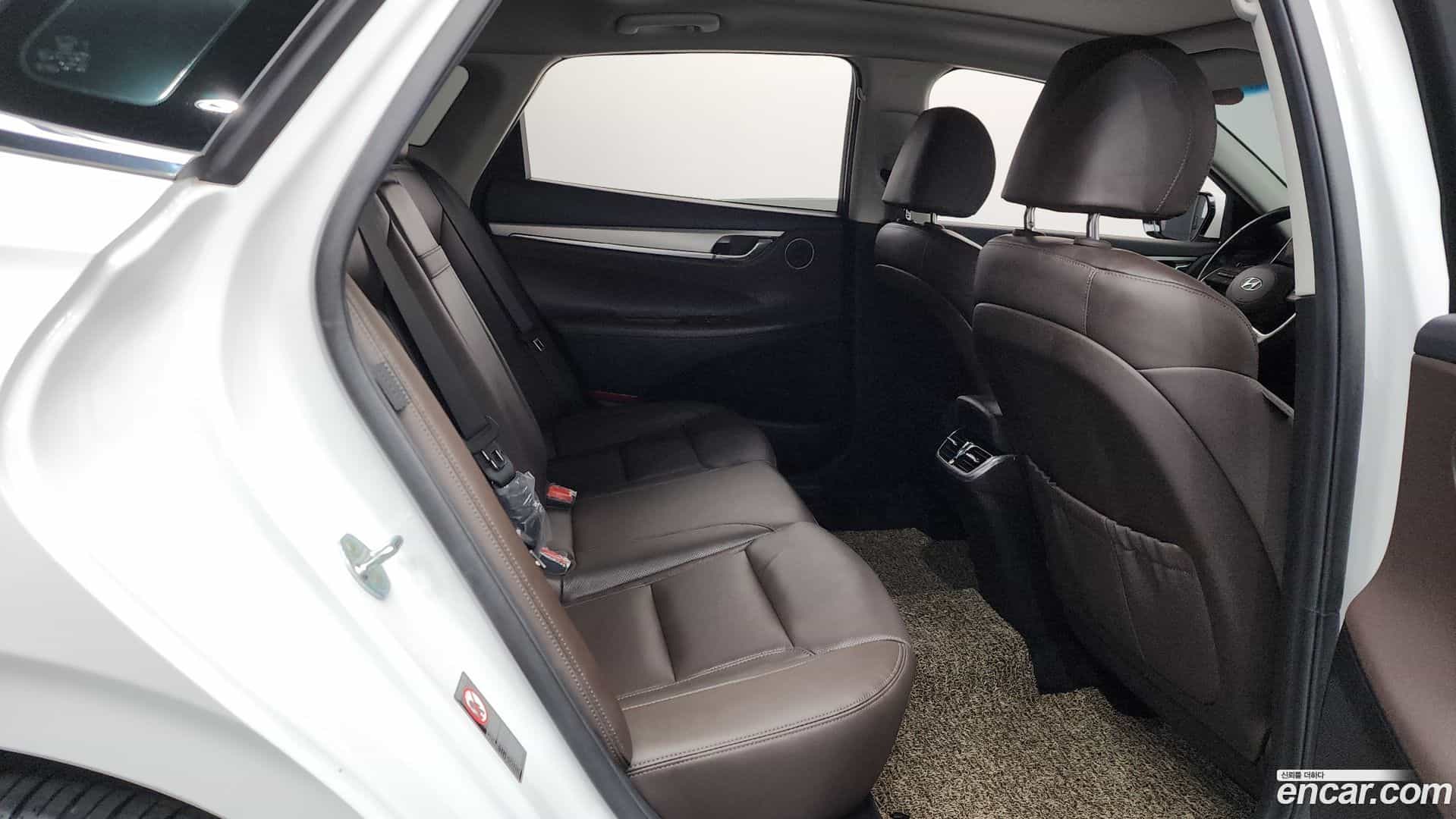 Grandeur Hyundai 2021.1-OPTION-015