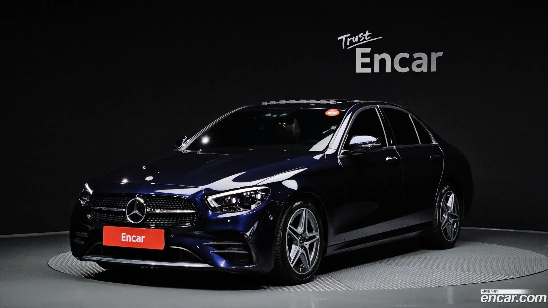 Main__Slider__Photo:E-Class Mercedes-Benz 2023.5-0