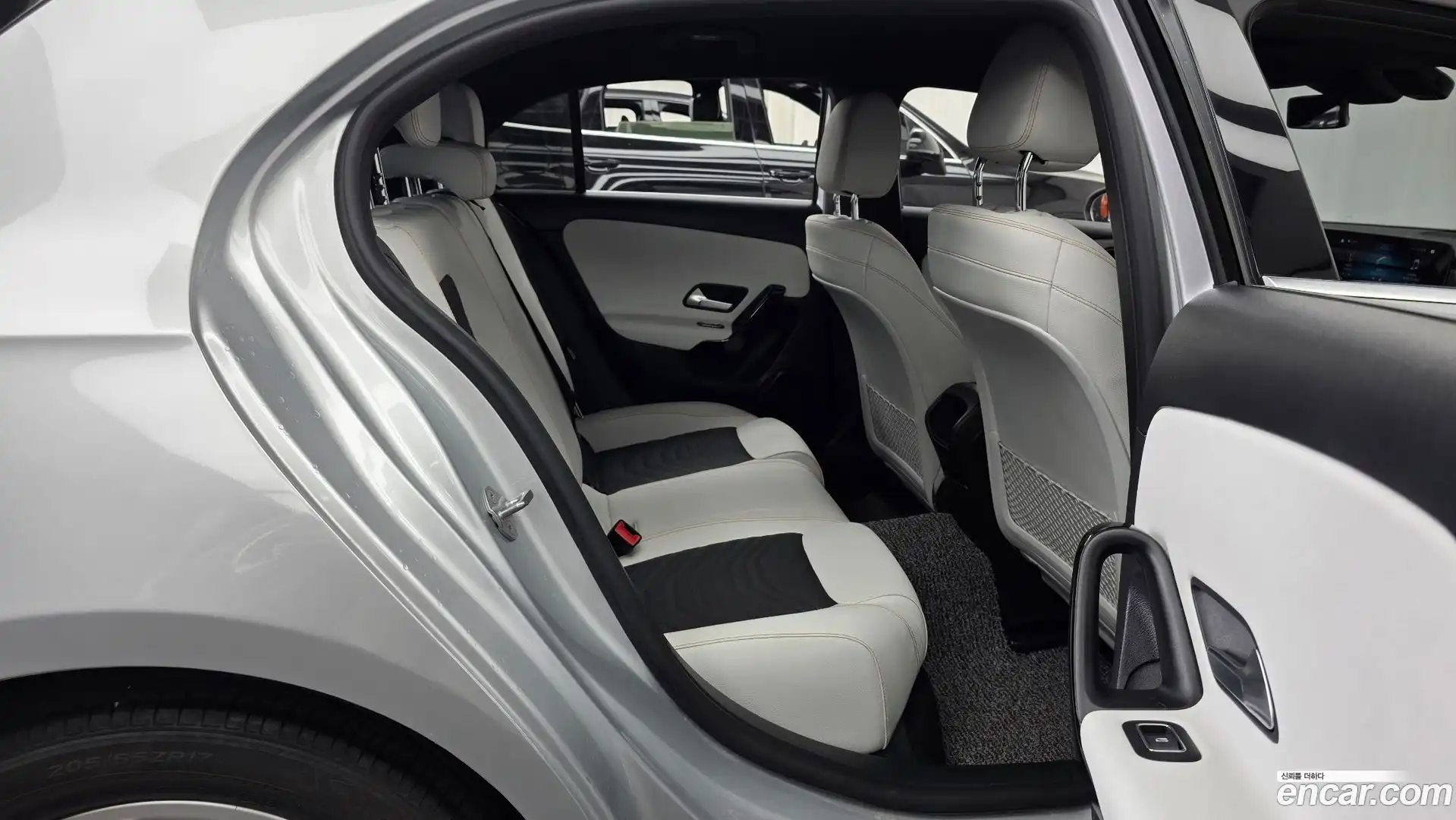 A-Class Mercedes-Benz 2019.10-OPTION-016