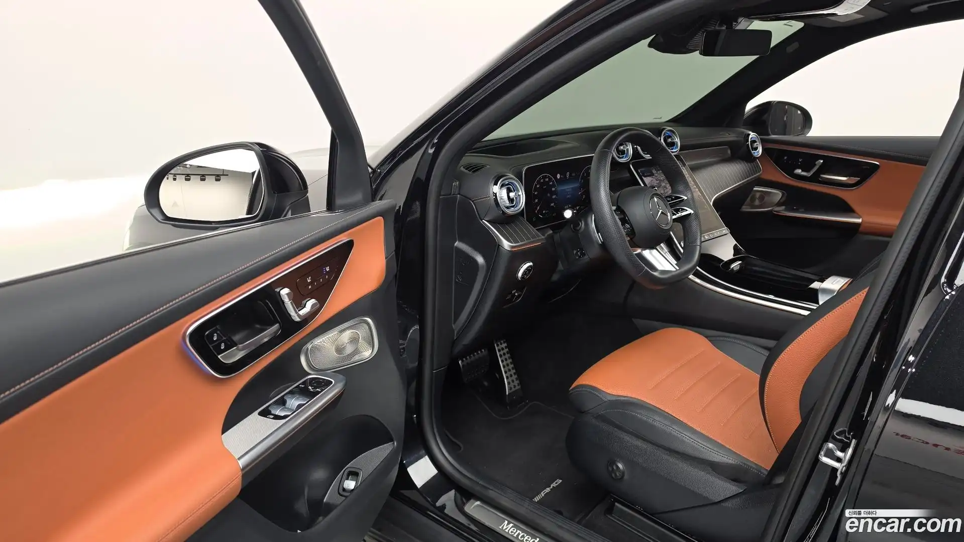GLC-Class Mercedes-Benz 2023.7-INNER-010