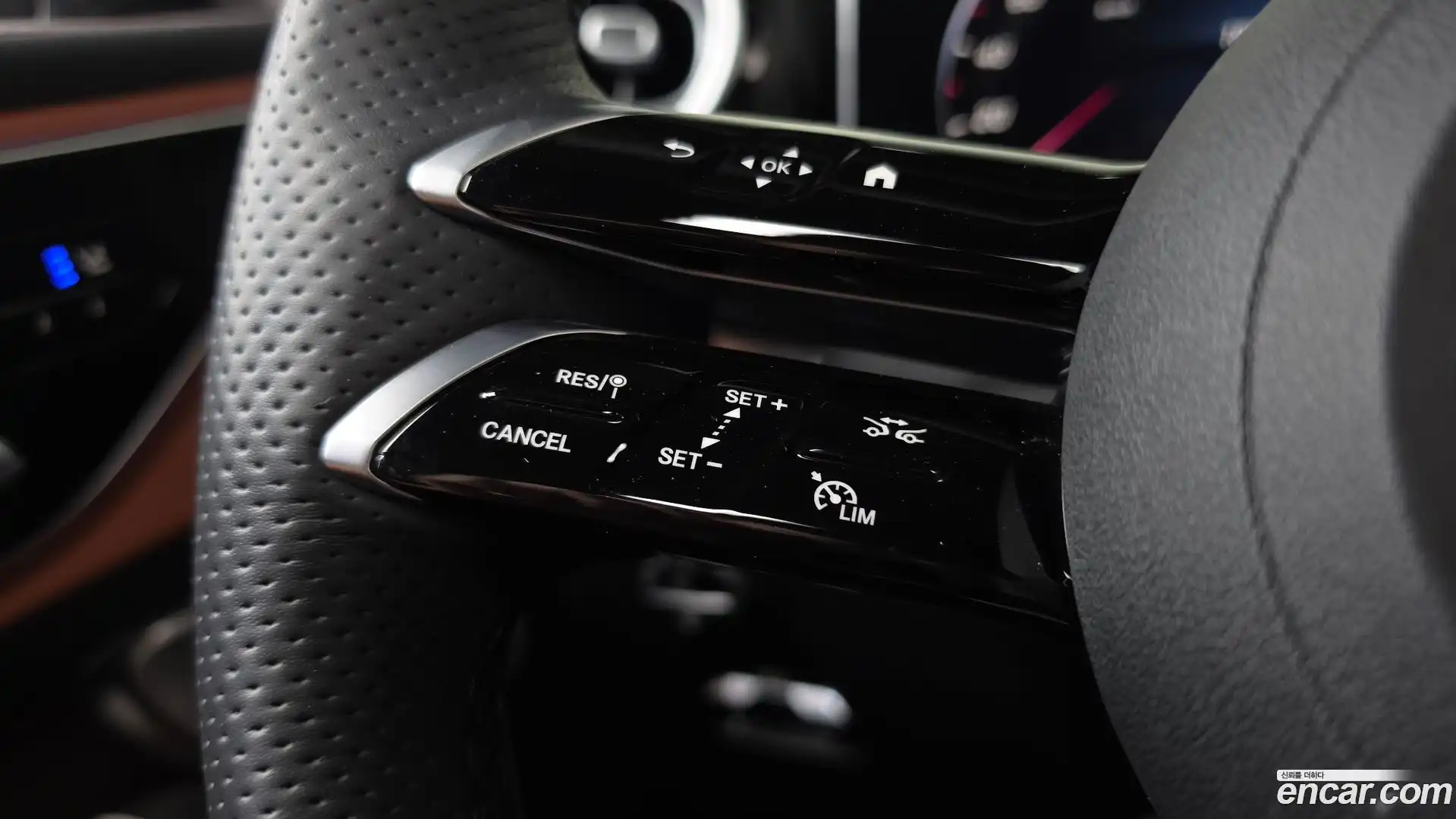 GLC-Class Mercedes-Benz 2023.7-OPTION-021