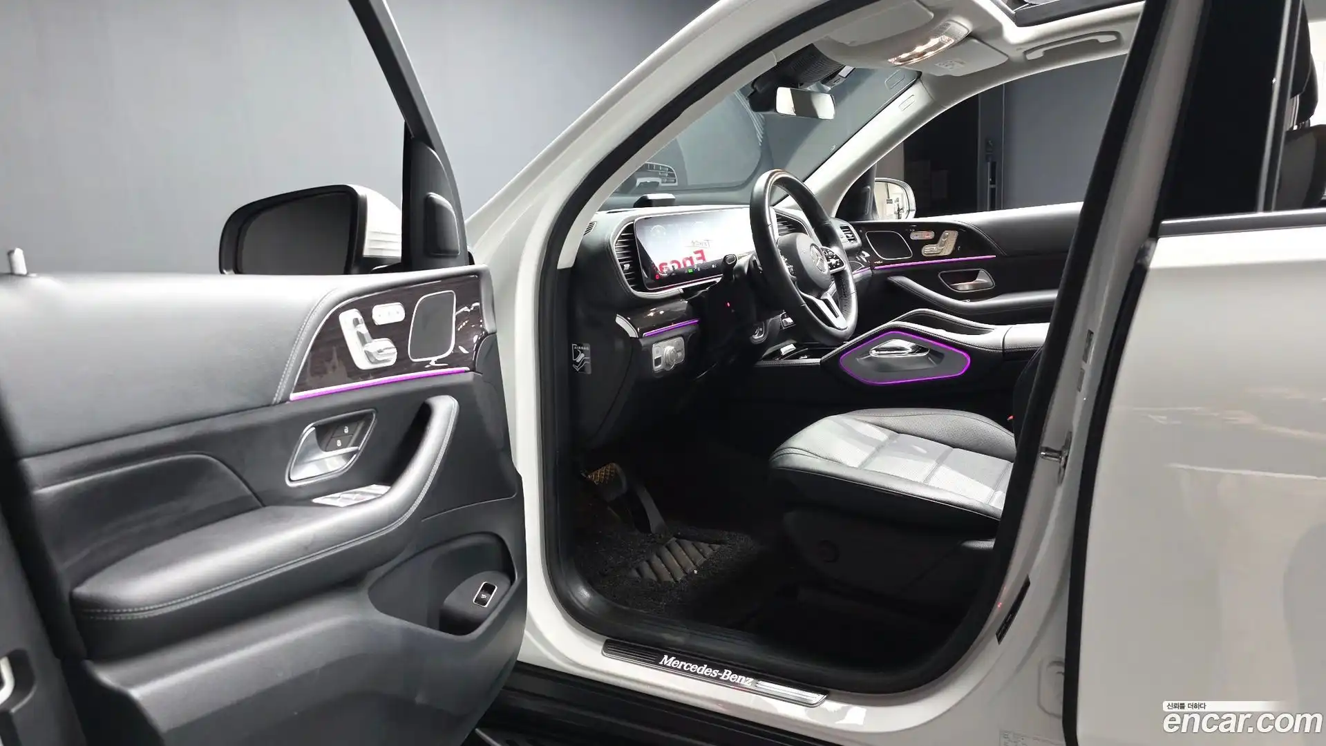 GLE-Class Mercedes-Benz 2022.2-INNER-010
