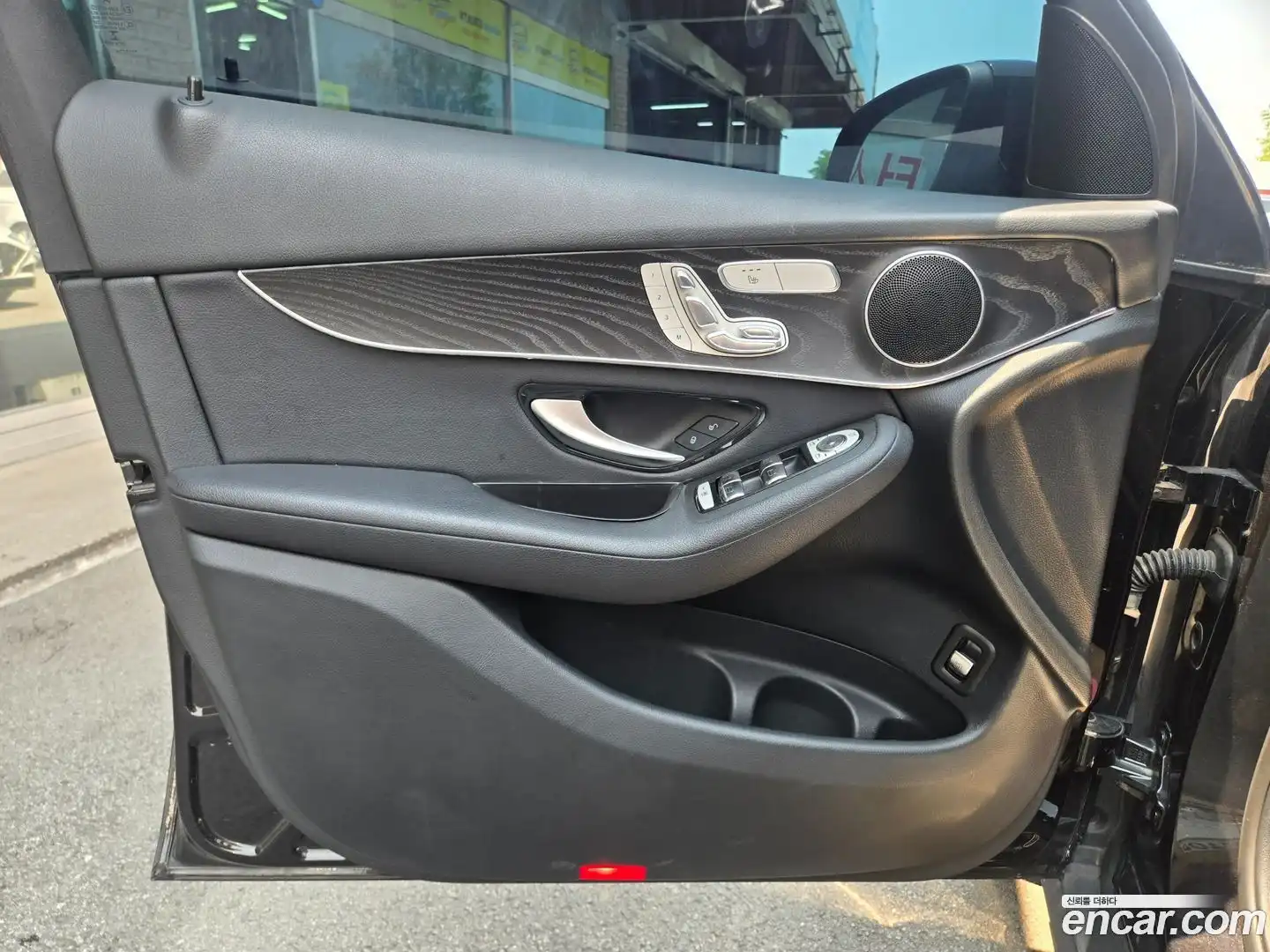 GLC-Class Mercedes-Benz 2019.5-INNER-008