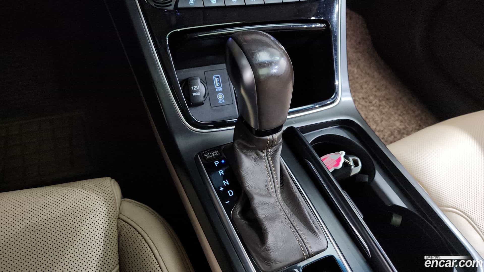 Grandeur Hyundai 2018.0-INNER-009