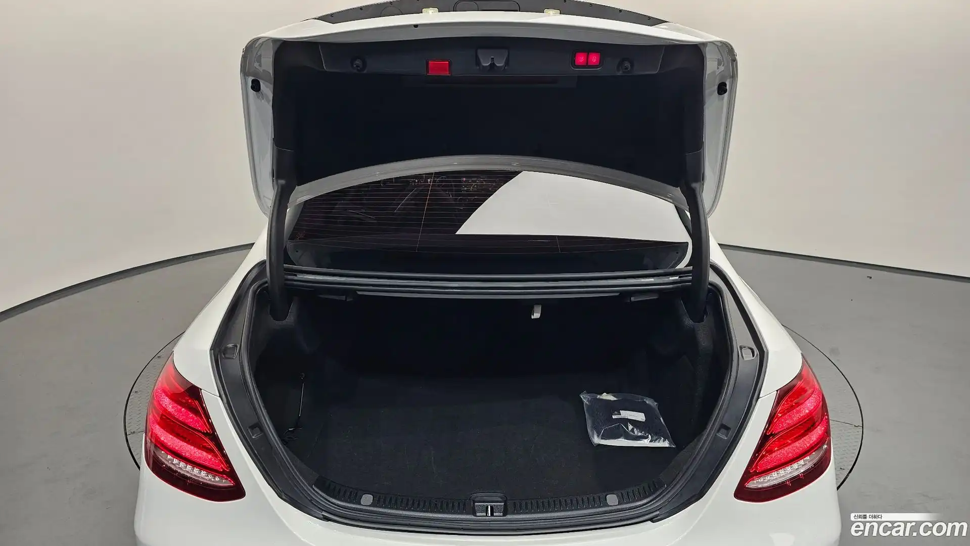 E-Class Mercedes-Benz 2020.3-OPTION-022