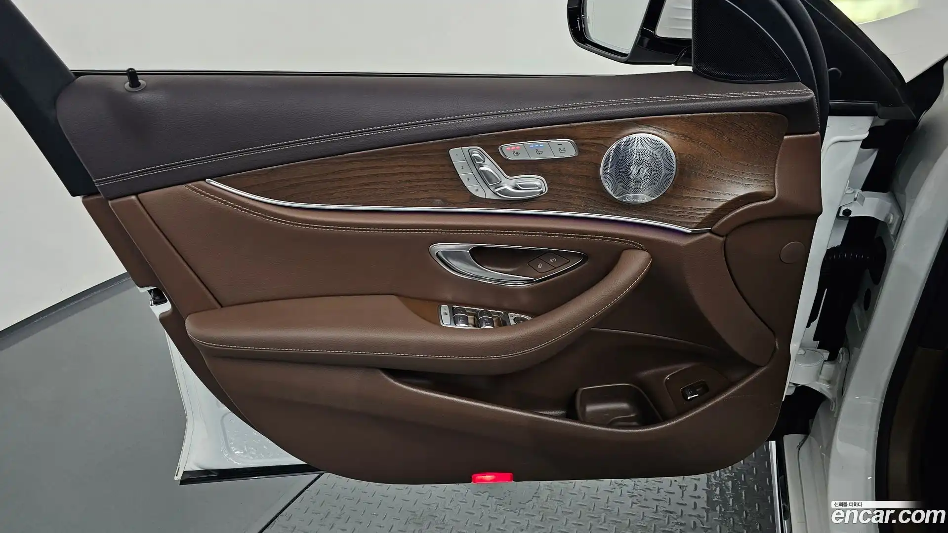 E-Class Mercedes-Benz 2020.3-INNER-034