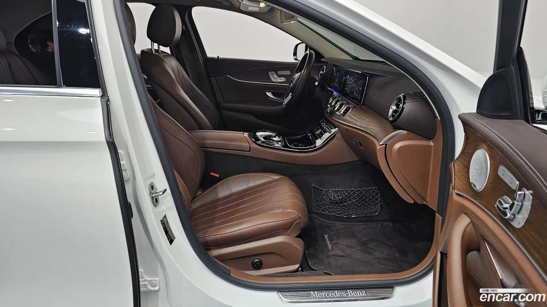 E-Class Mercedes-Benz 2020.3-INNER-036