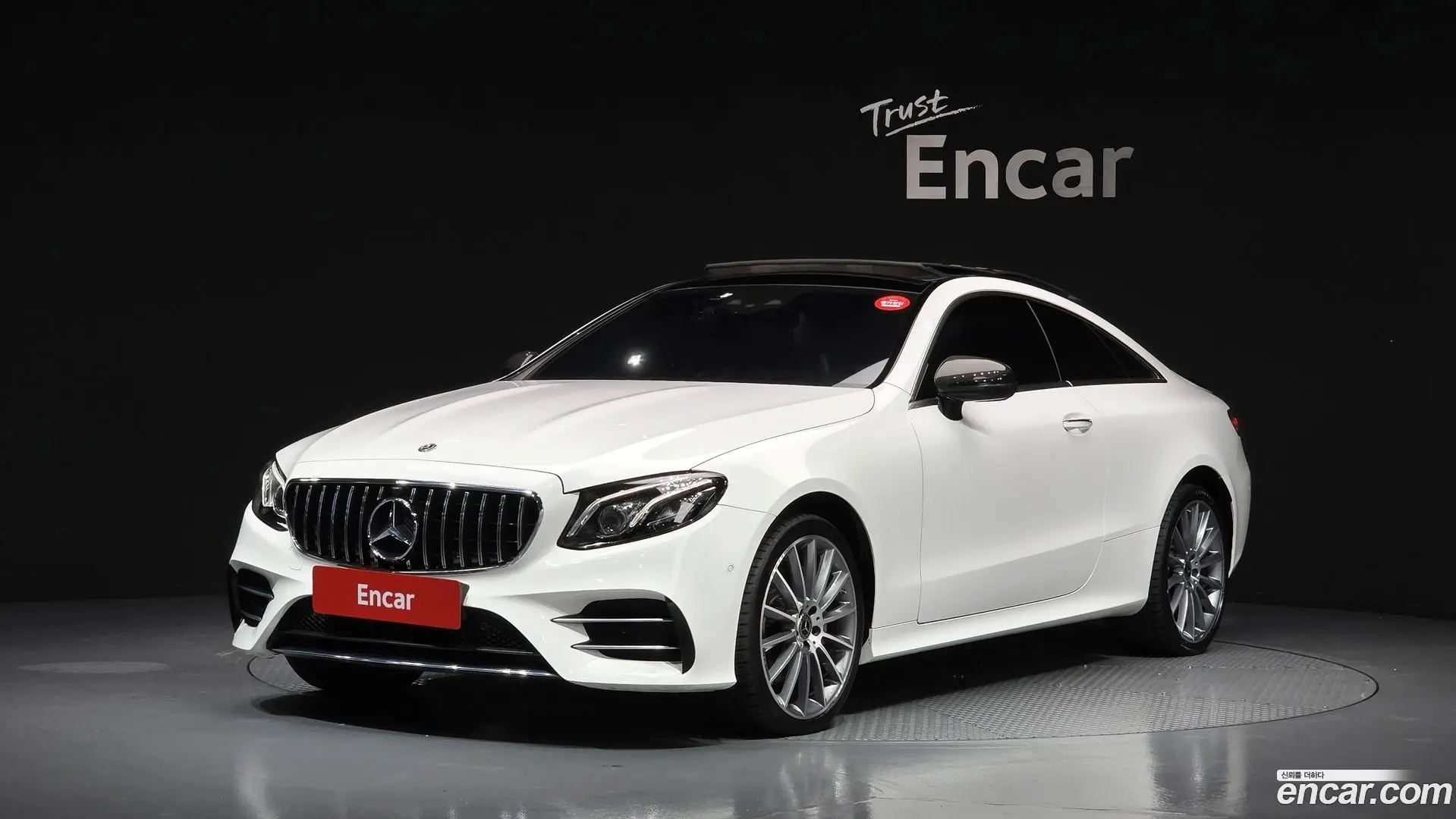 Main__Slider__Photo:E-Class Mercedes-Benz 2019.1-0