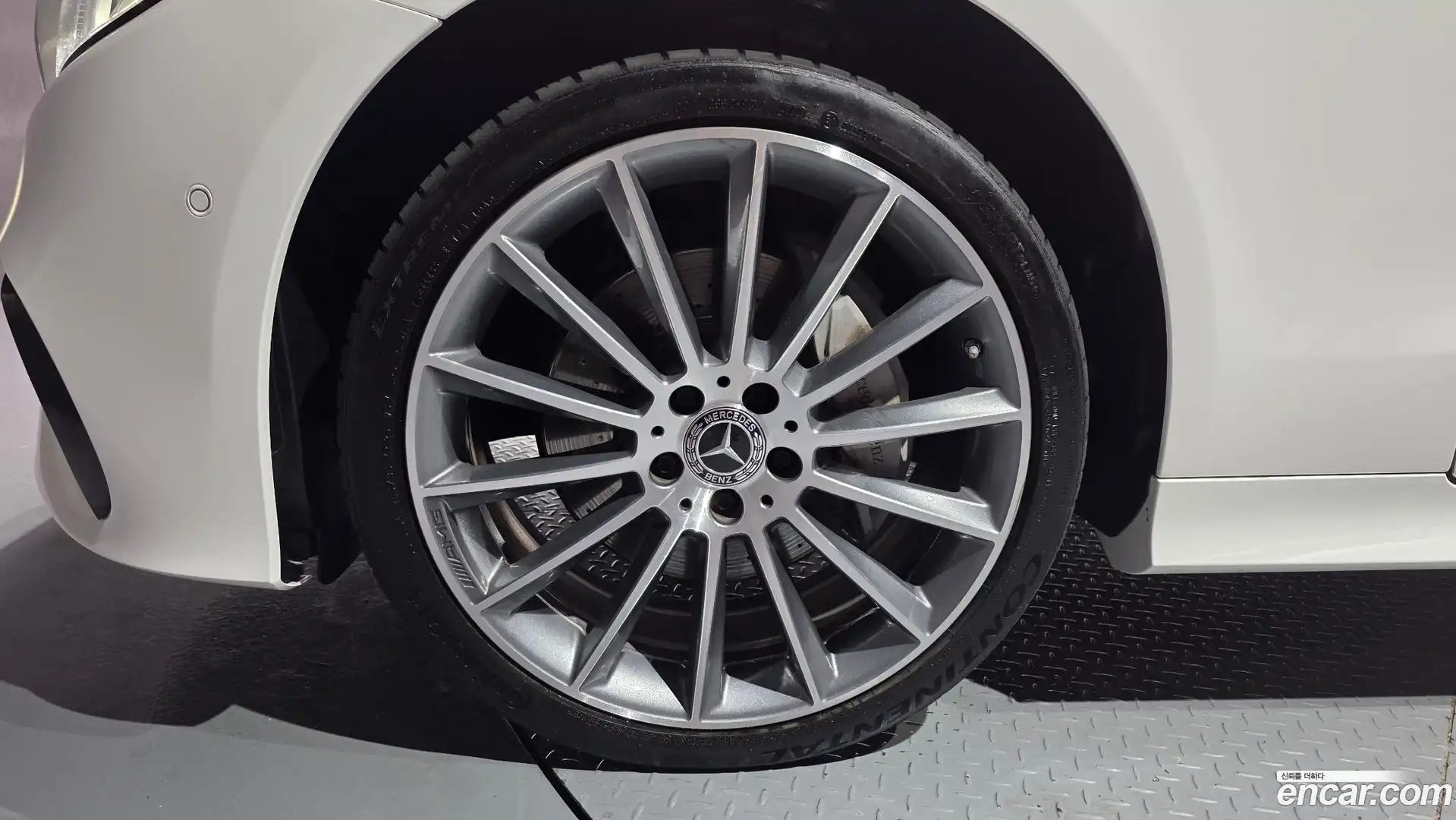 E-Class Mercedes-Benz 2019.1-OUTER-005