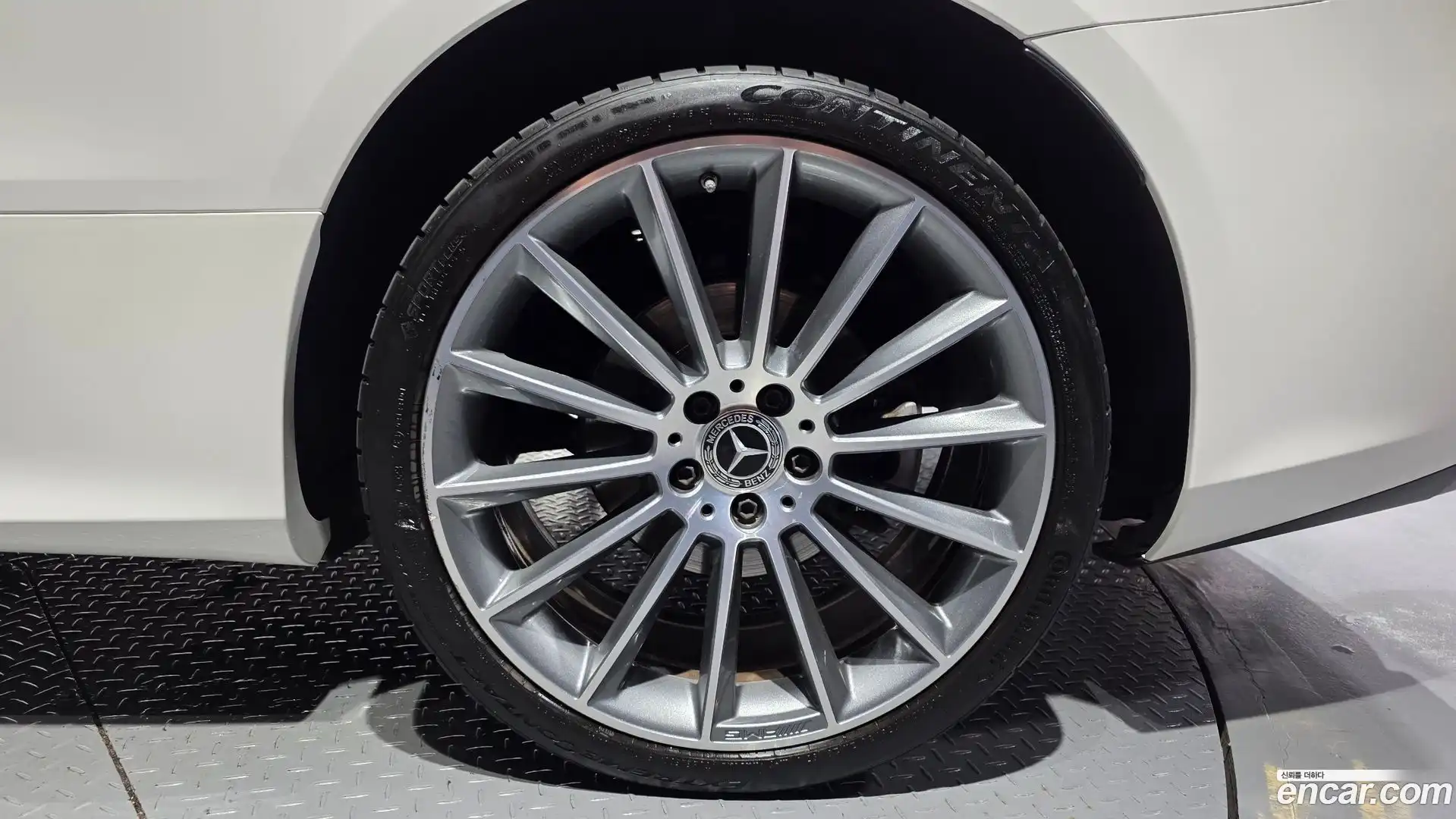 E-Class Mercedes-Benz 2019.1-OUTER-031