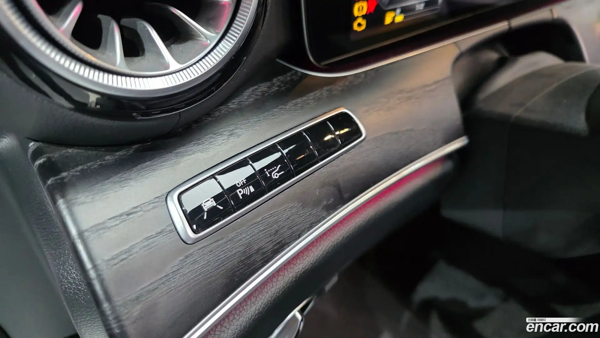 E-Class Mercedes-Benz 2019.1-OPTION-041