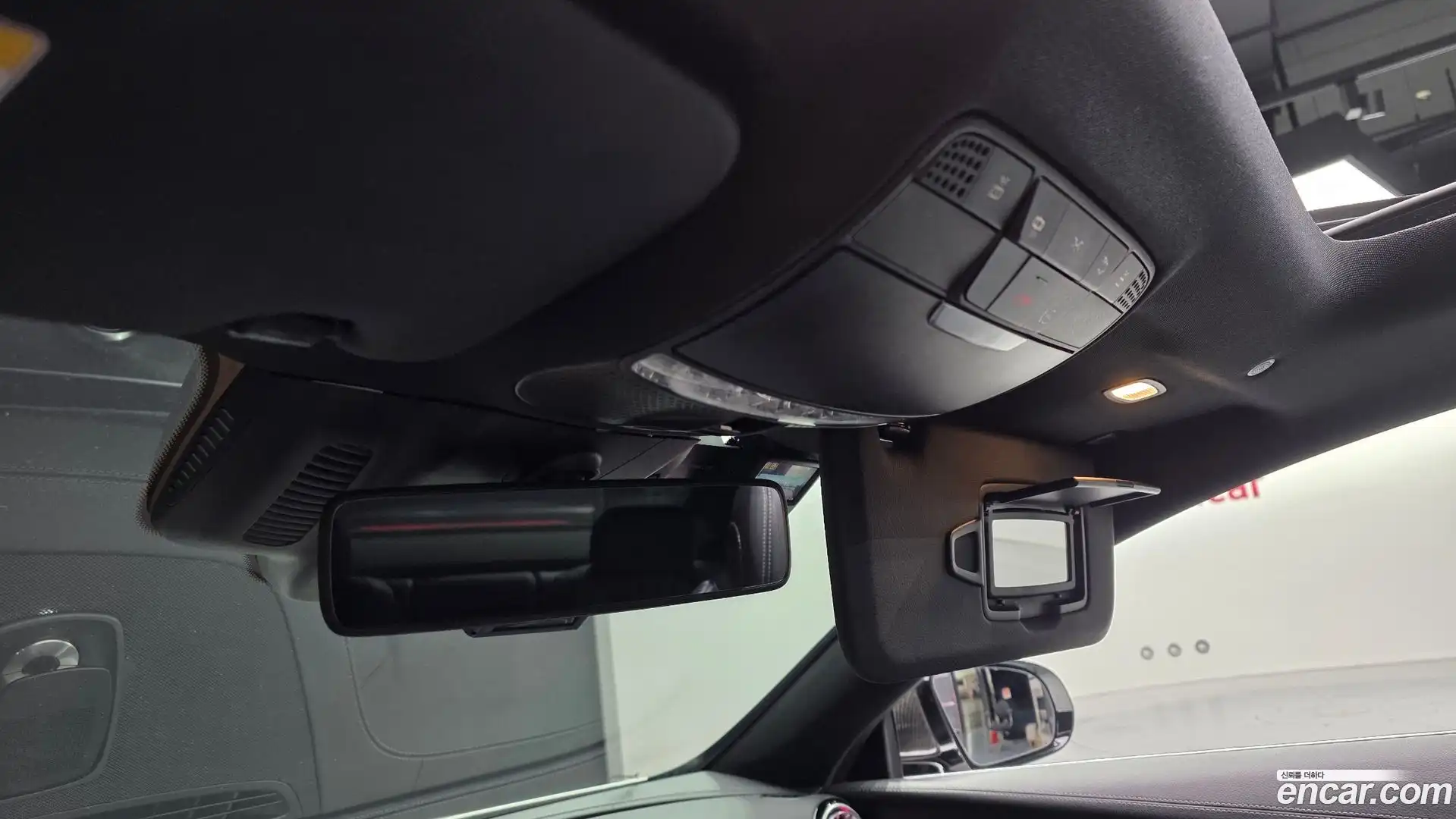 E-Class Mercedes-Benz 2019.1-OPTION-043