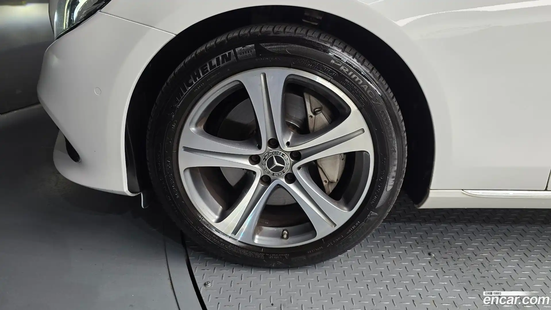 E-Class Mercedes-Benz 2019.0-OUTER-005