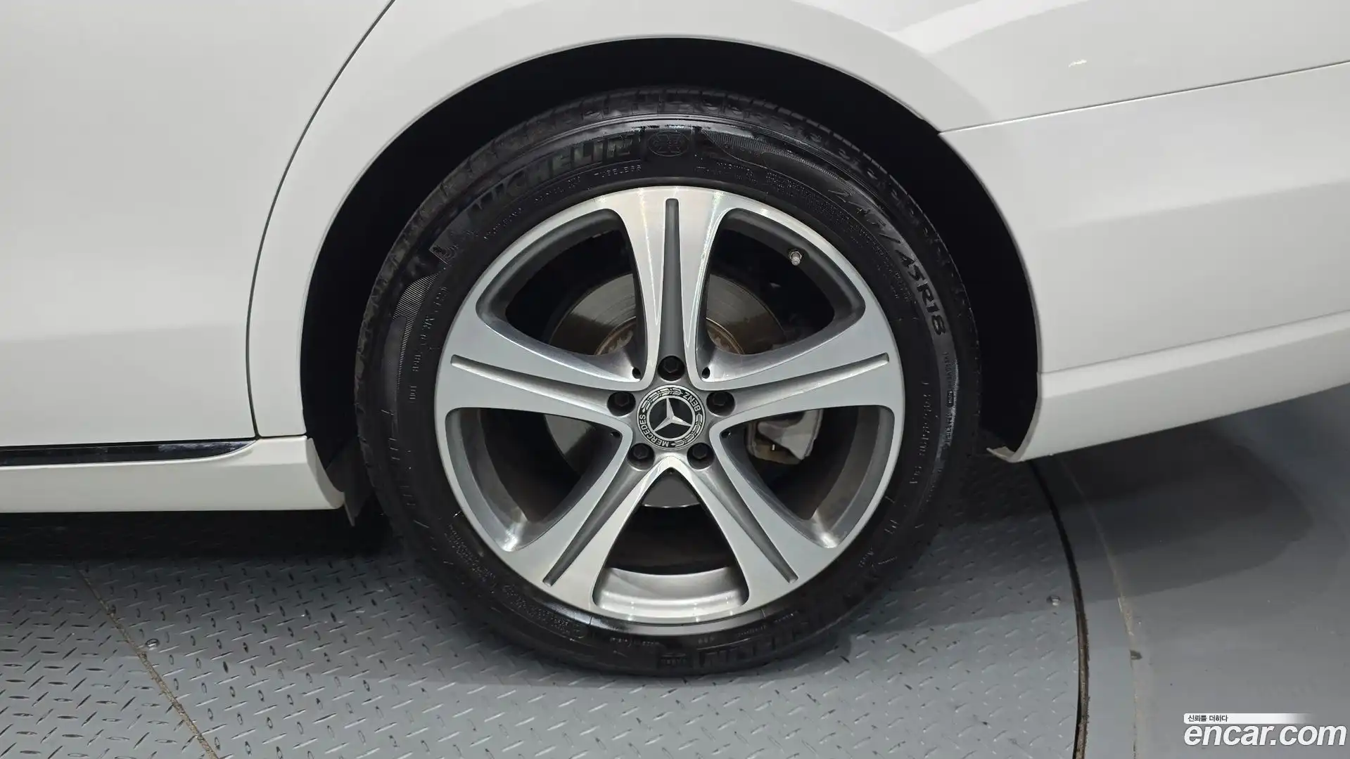 E-Class Mercedes-Benz 2019.0-OUTER-031
