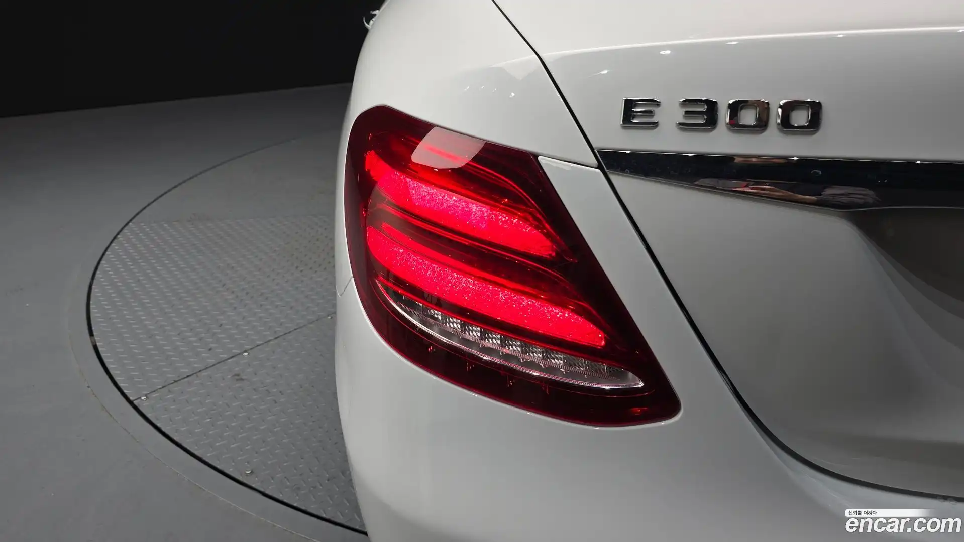 E-Class Mercedes-Benz 2019.0-OUTER-033