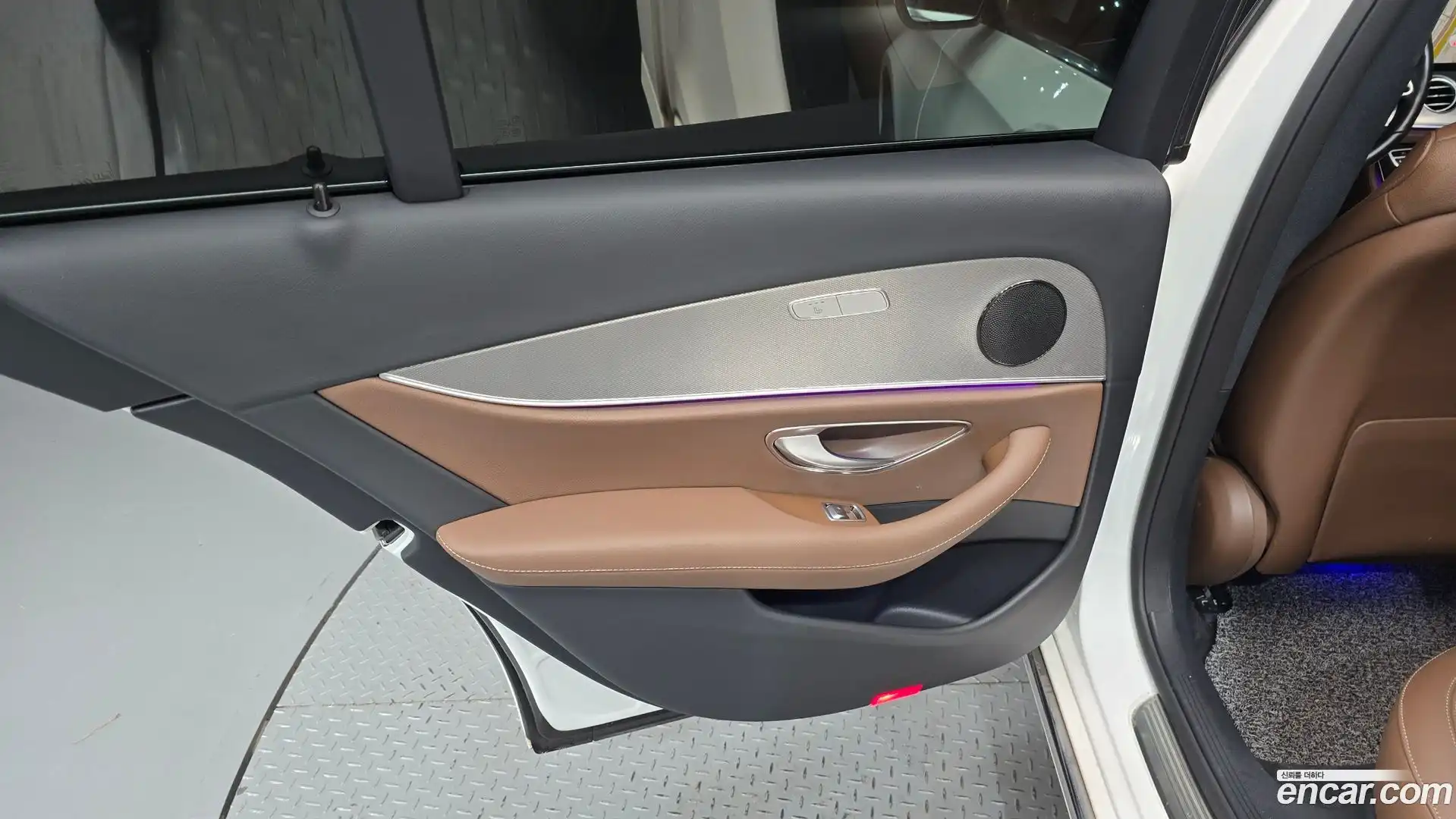 E-Class Mercedes-Benz 2019.0-INNER-035