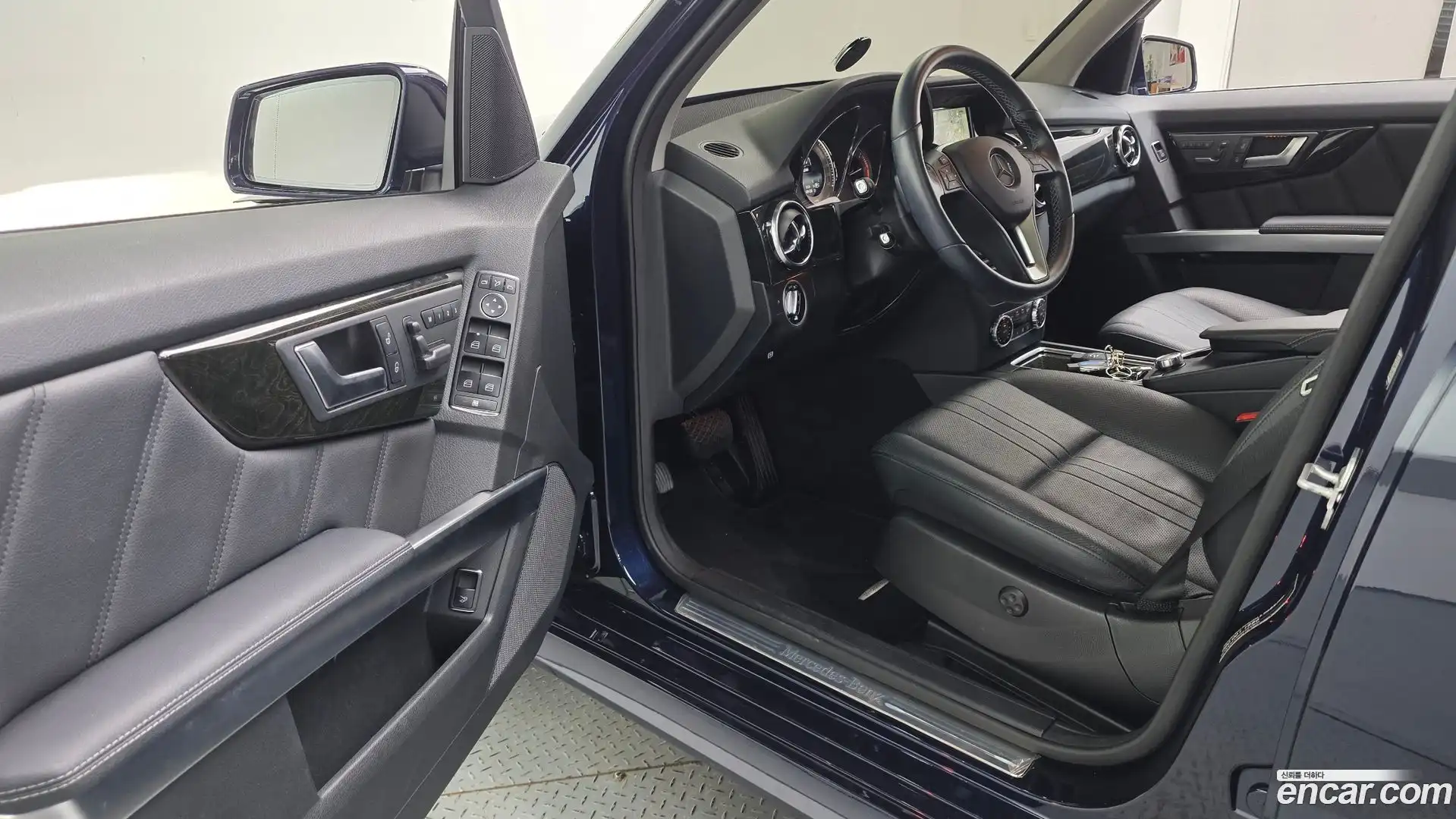 GLK-Class Mercedes-Benz 2014.7-INNER-010