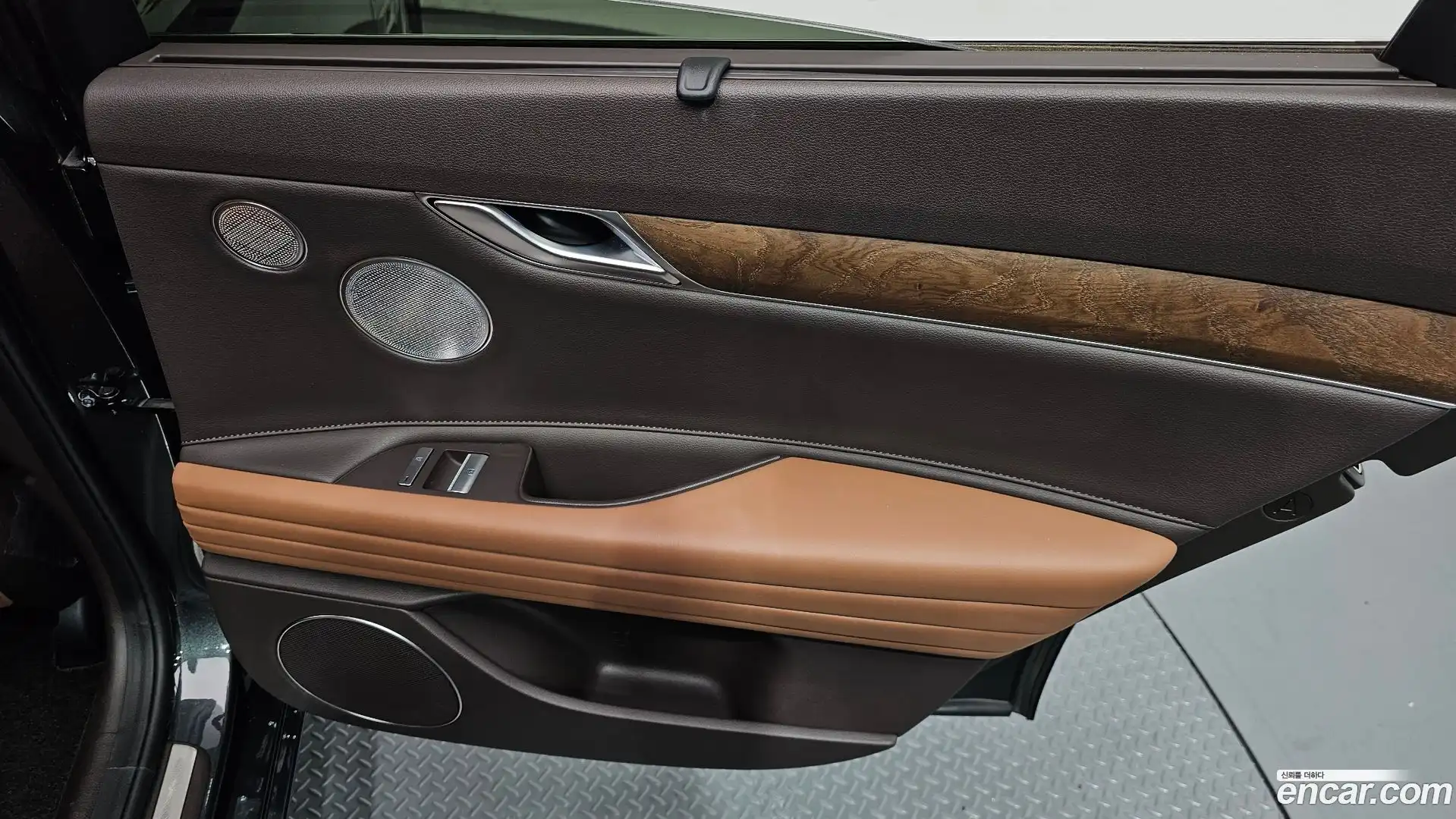 G80 Genesis 2021.3-INNER-035