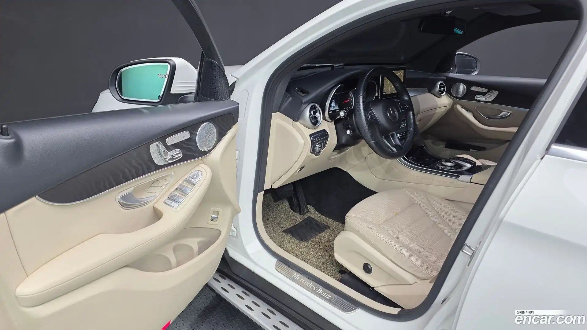 GLC-Class Mercedes-Benz 2019.4-INNER-010