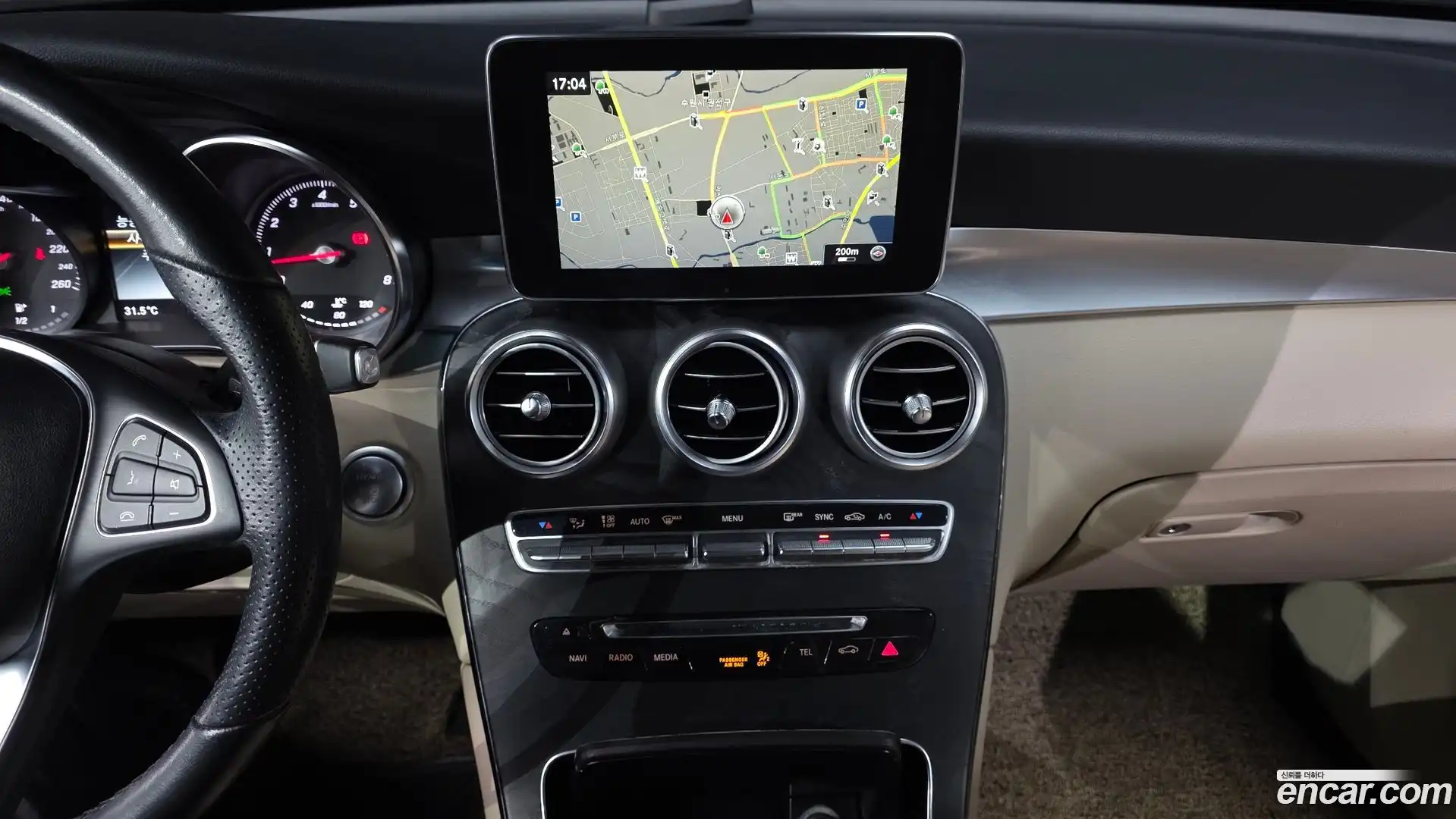 GLC-Class Mercedes-Benz 2019.4-OPTION-017
