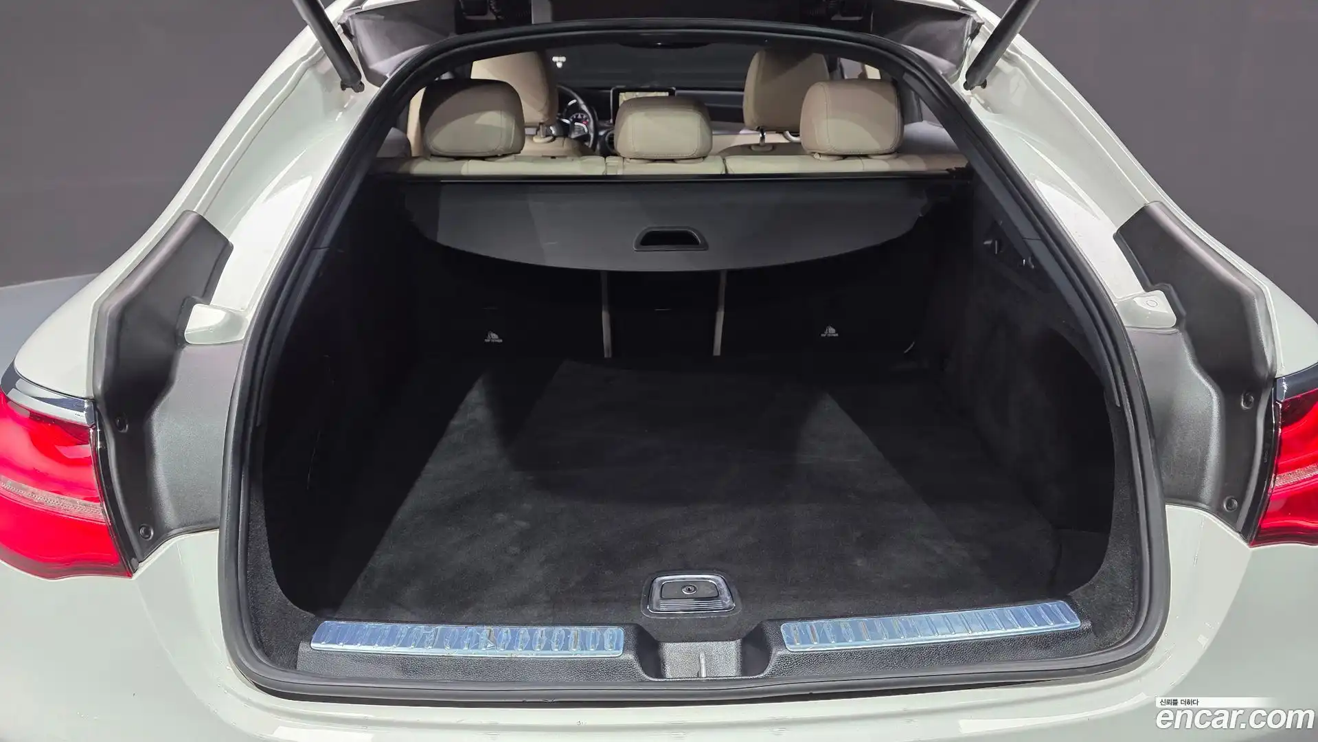 GLC-Class Mercedes-Benz 2019.4-OPTION-021
