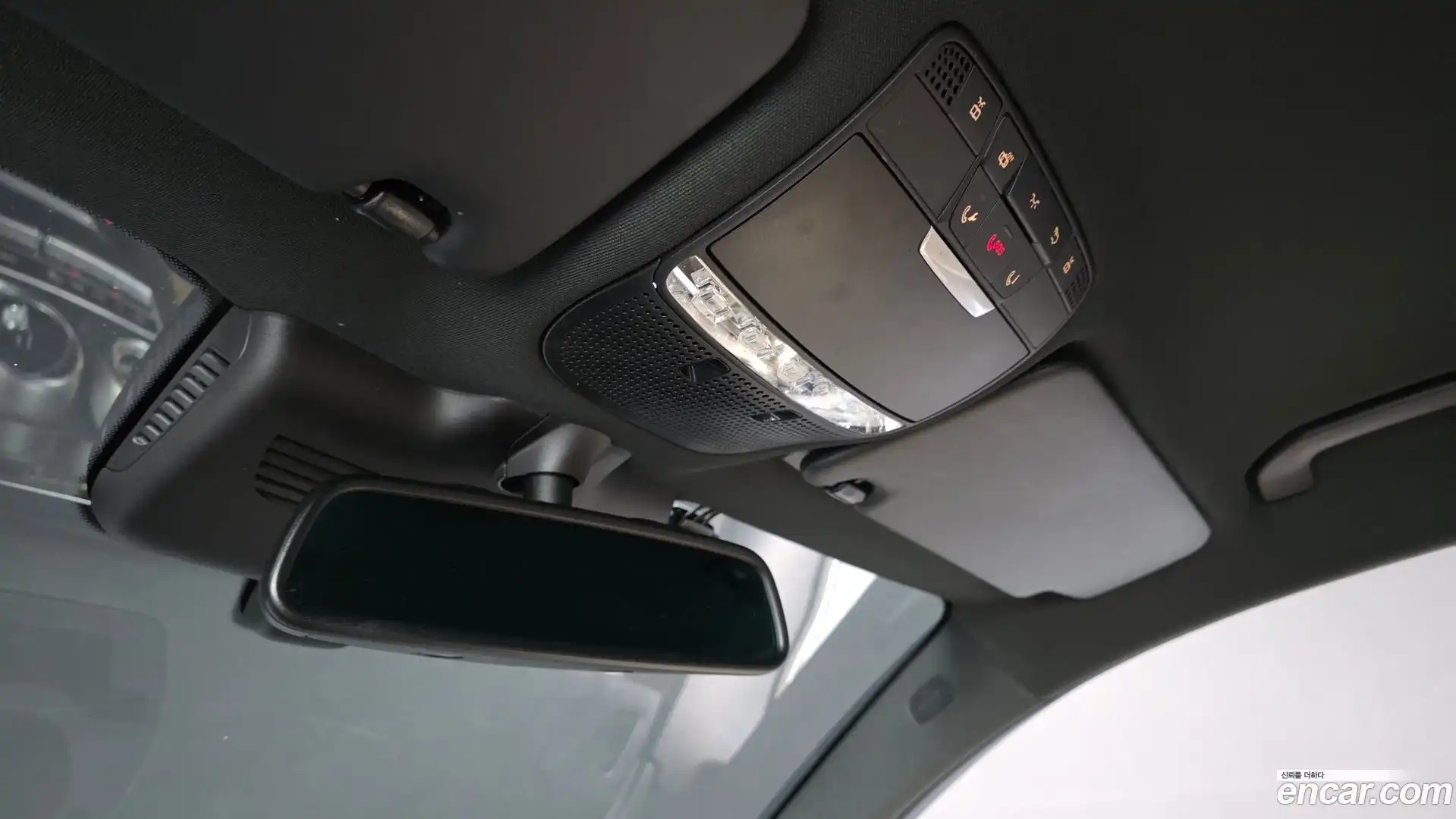GLC-Class Mercedes-Benz 2019.4-OPTION-024