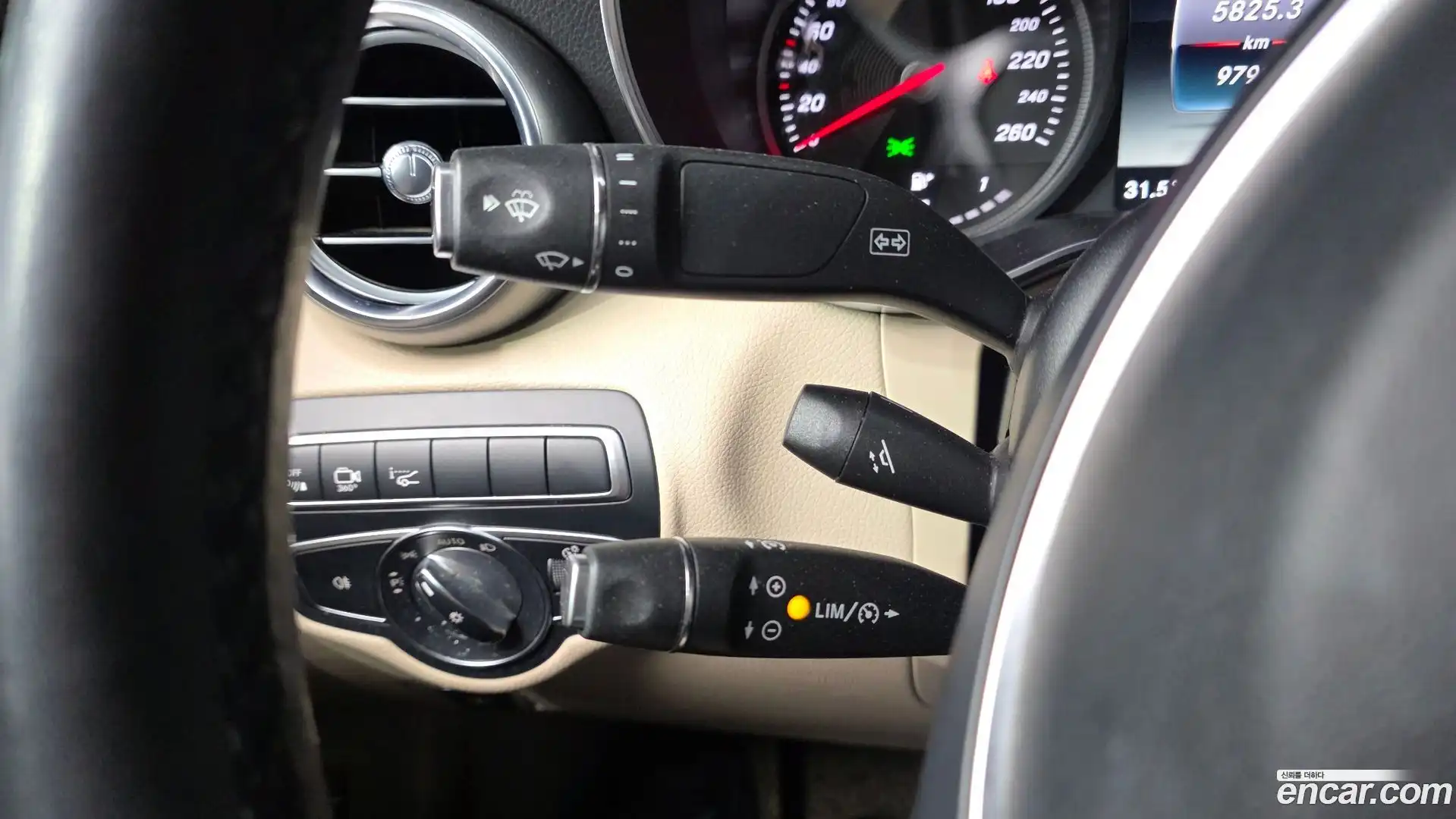 GLC-Class Mercedes-Benz 2019.4-OPTION-041