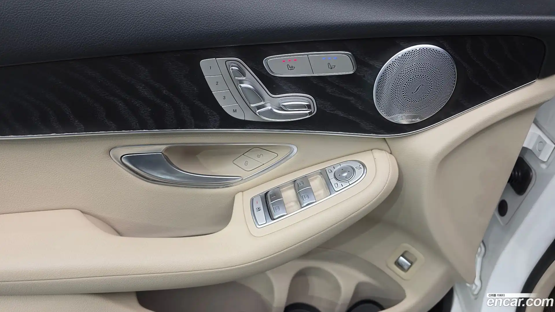 GLC-Class Mercedes-Benz 2019.4-OPTION-042
