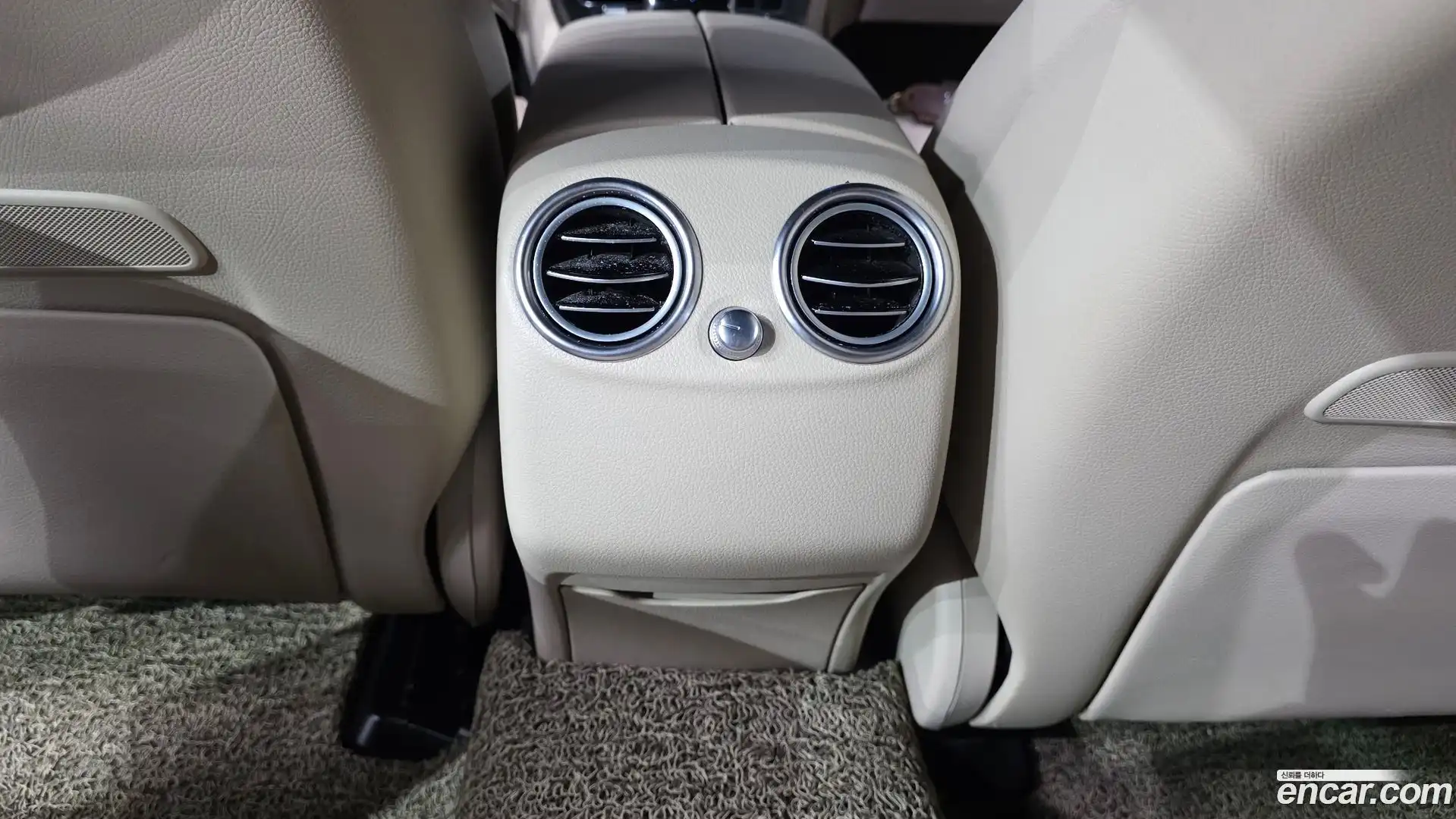 GLC-Class Mercedes-Benz 2019.4-OPTION-046