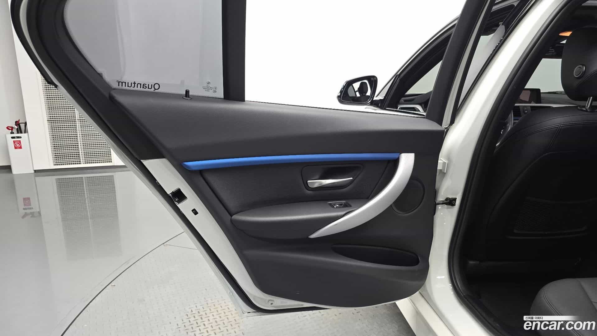 3-Series BMW 2017.10-INNER-035