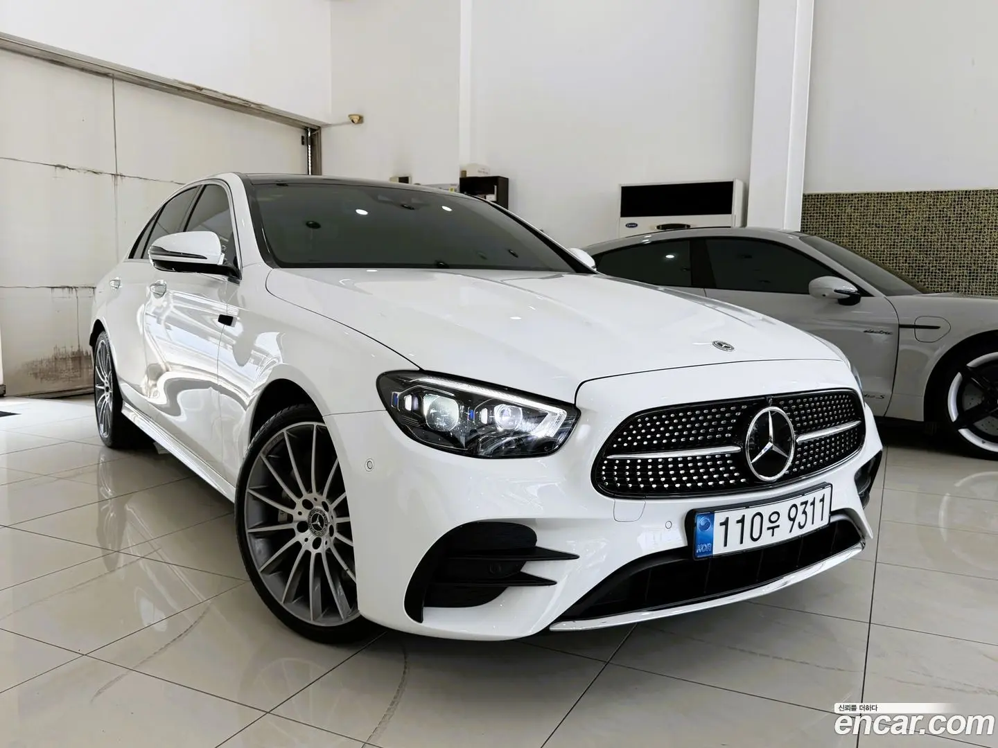 Main__Slider__Photo:E-Class Mercedes-Benz 2021.11-0
