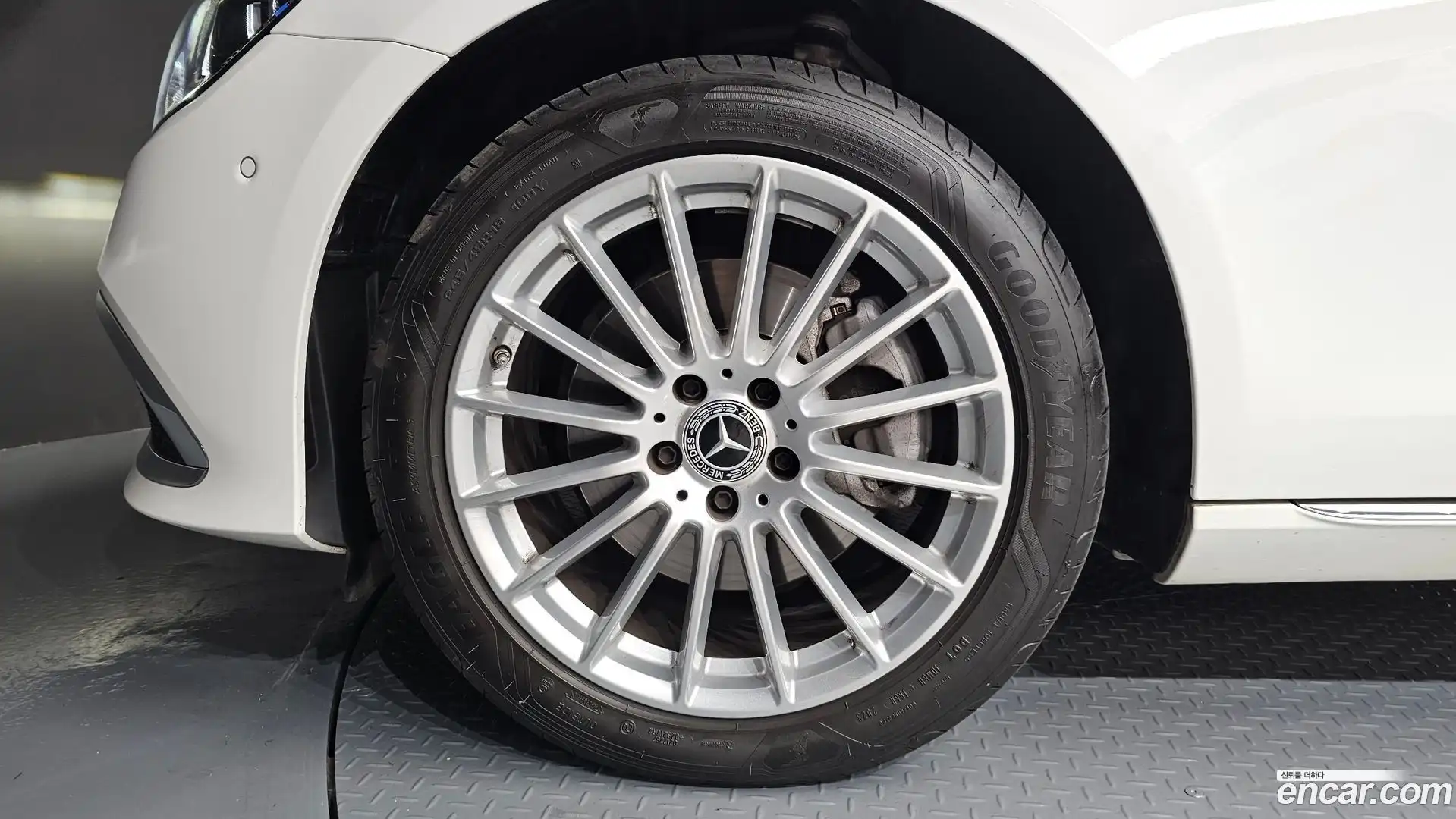 E-Class Mercedes-Benz 2023.9-OUTER-005