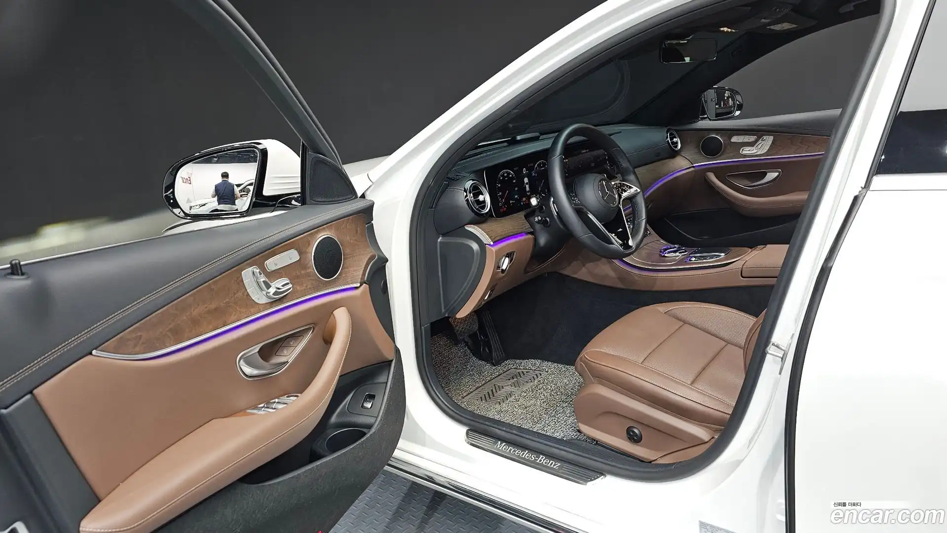 E-Class Mercedes-Benz 2023.9-INNER-010