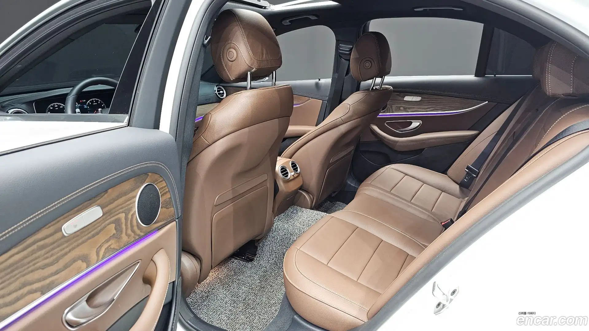 E-Class Mercedes-Benz 2023.9-OPTION-015