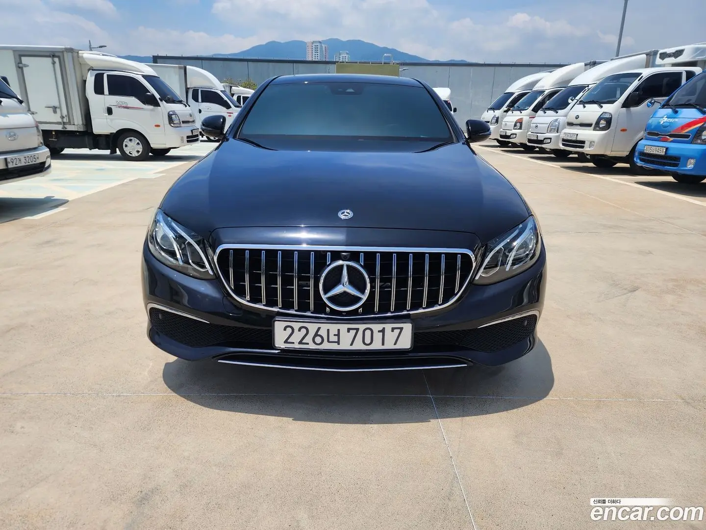 Main__Slider__Photo:E-Class Mercedes-Benz 2019.11-0