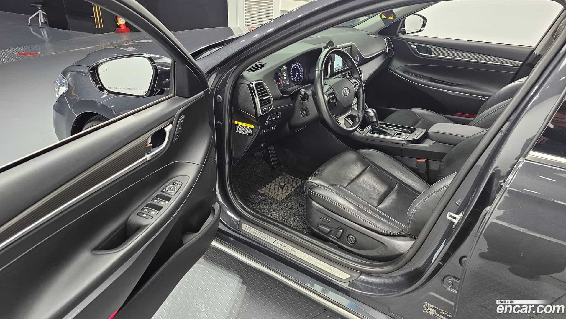 Grandeur Hyundai 2017.0-INNER-010