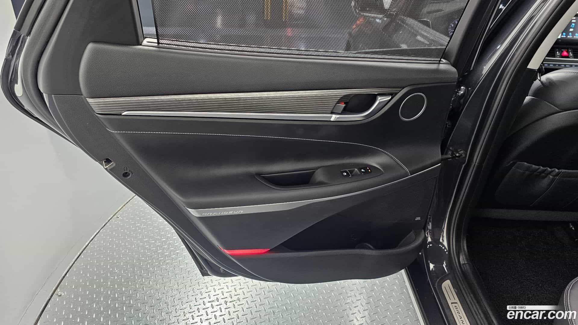 Grandeur Hyundai 2017.0-INNER-035