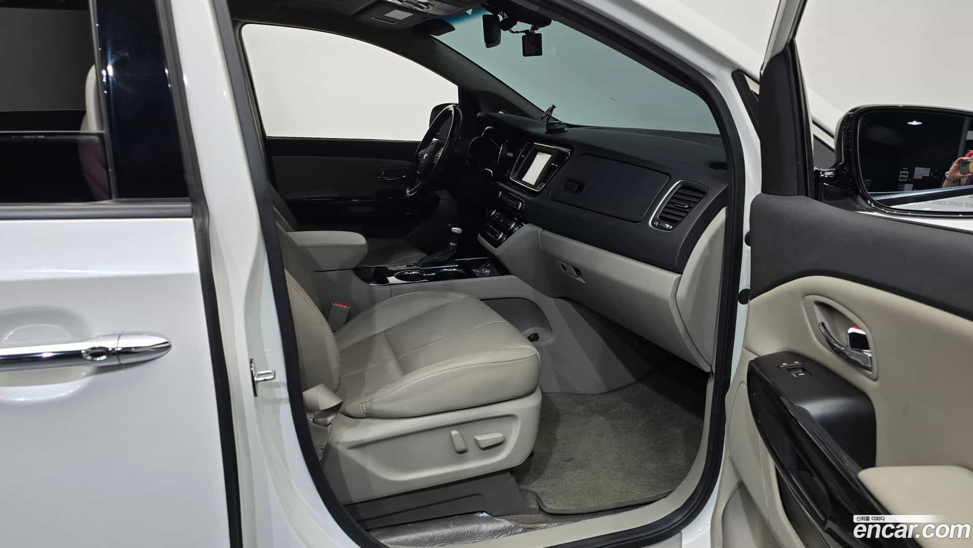 Canival Kia 2019.1-INNER-036