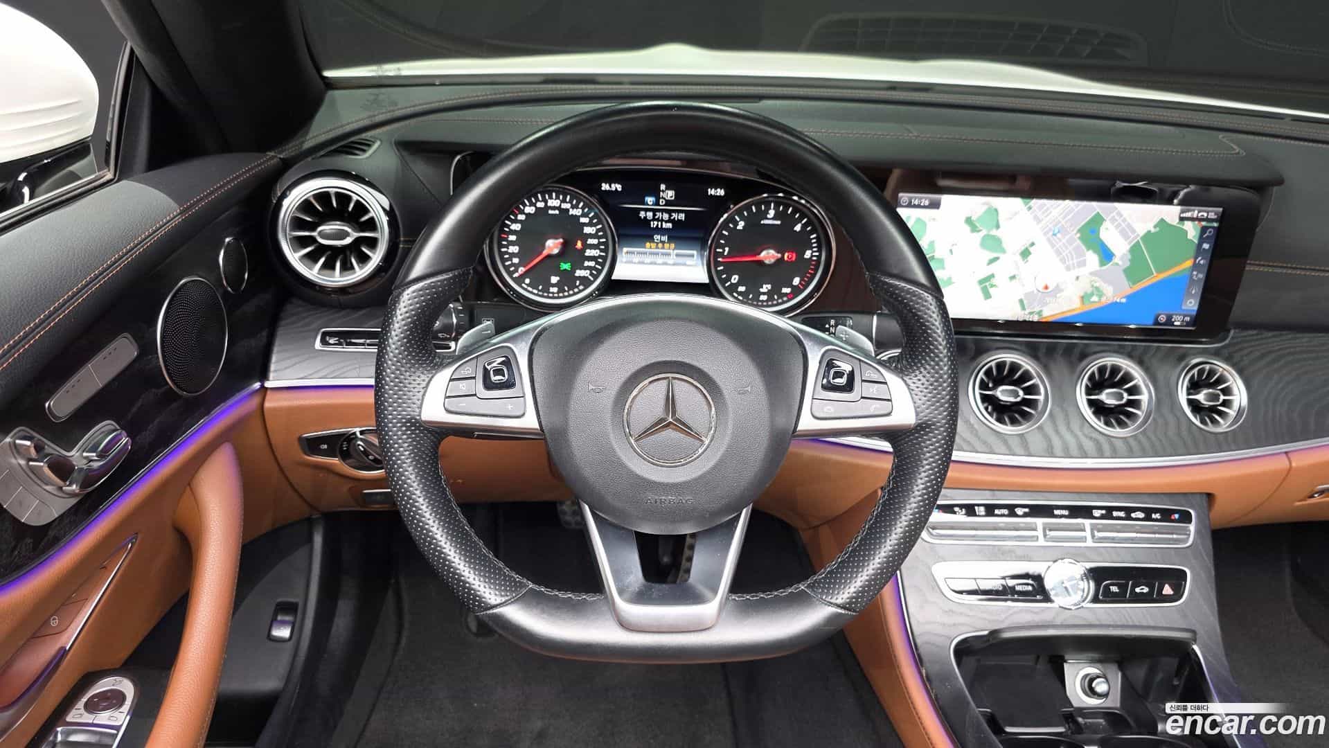 E-Class Mercedes-Benz 2018.10-OPTION-017
