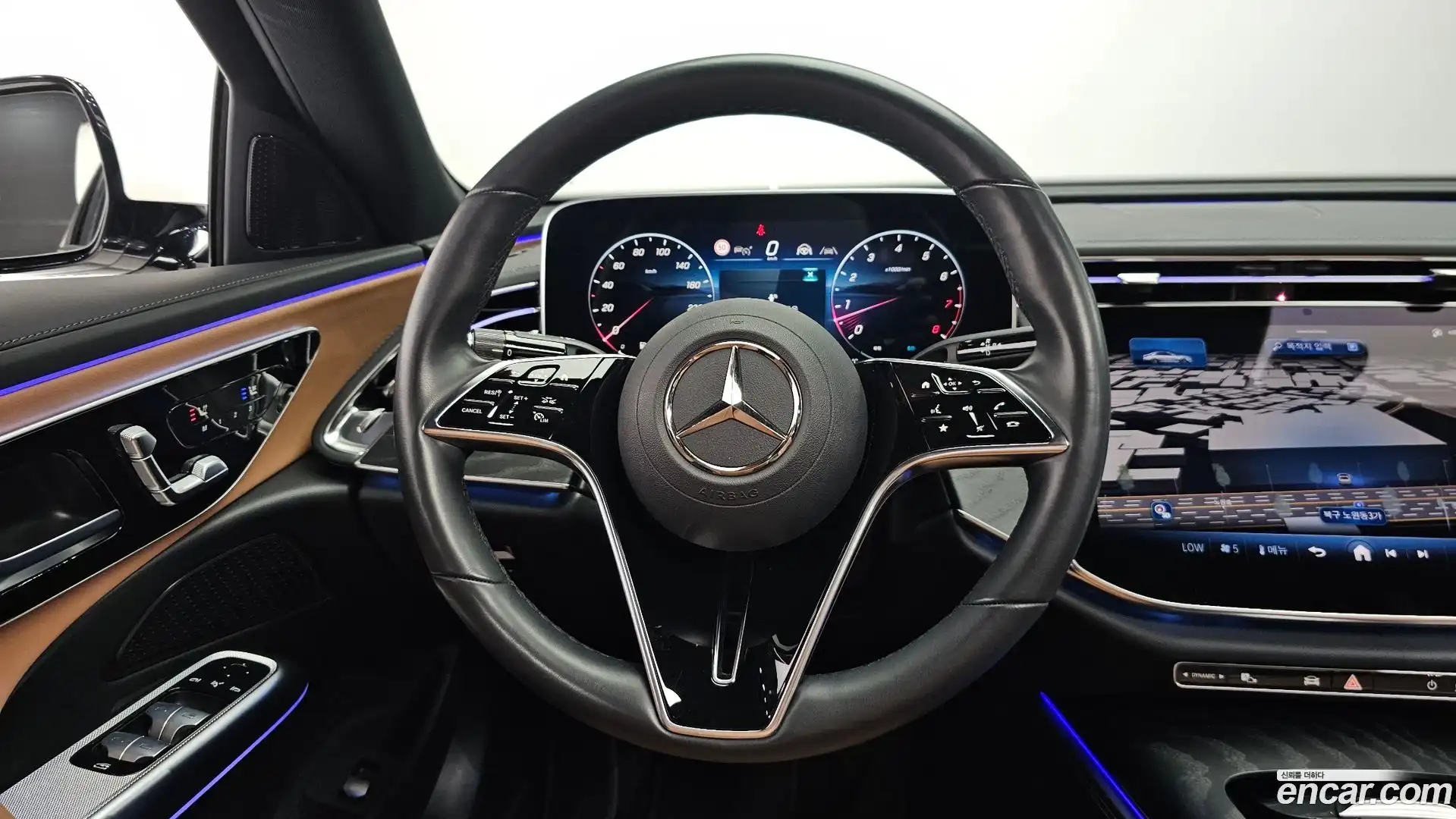 E-Class Mercedes-Benz 2024.8-OPTION-016