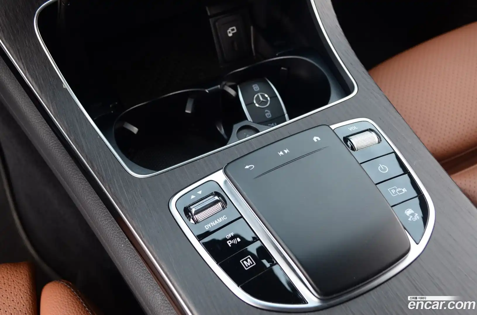 GLC-Class Mercedes-Benz 2021.1-INNER-009