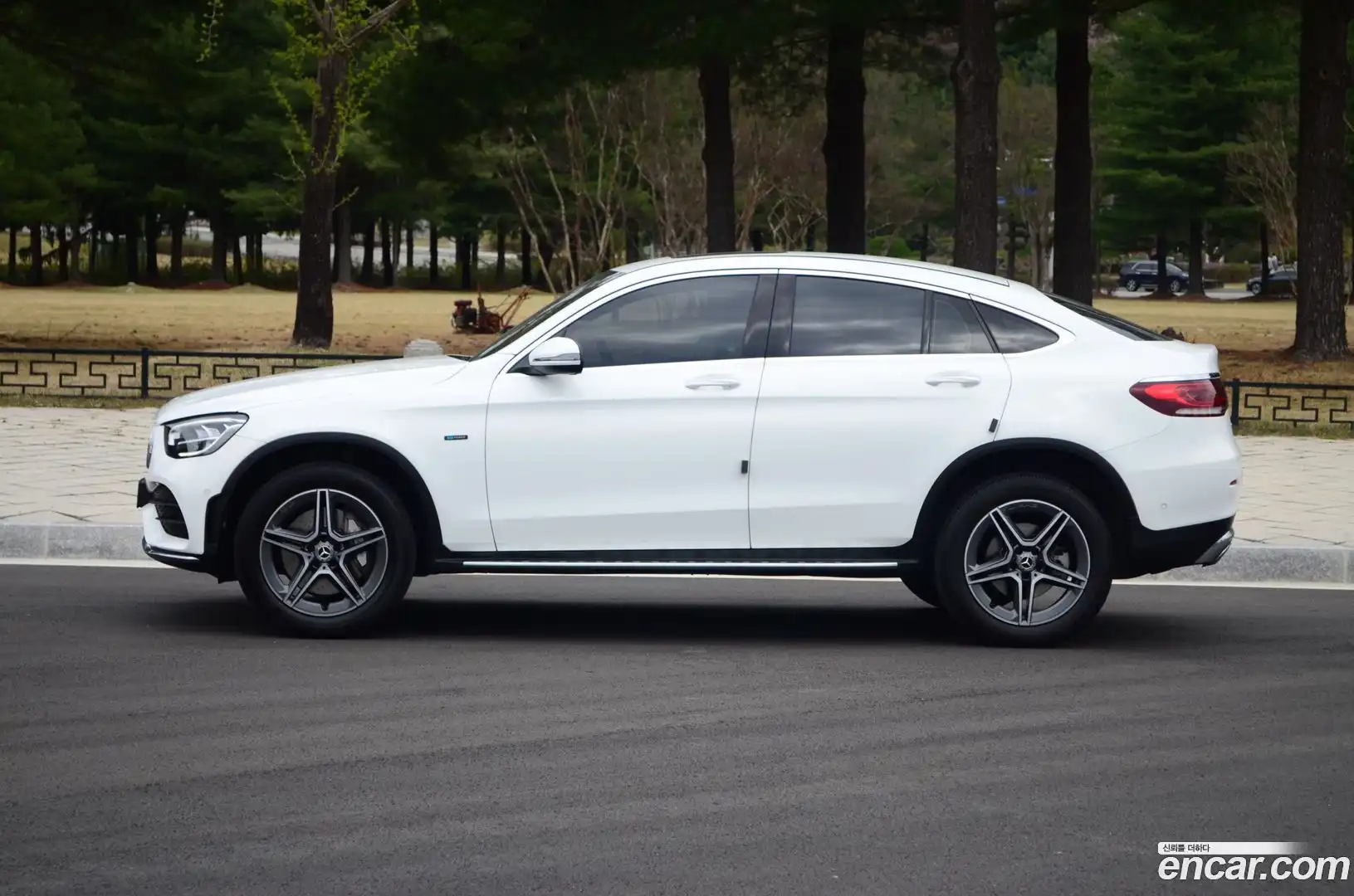 GLC-Class Mercedes-Benz 2021.1-OPTION-023