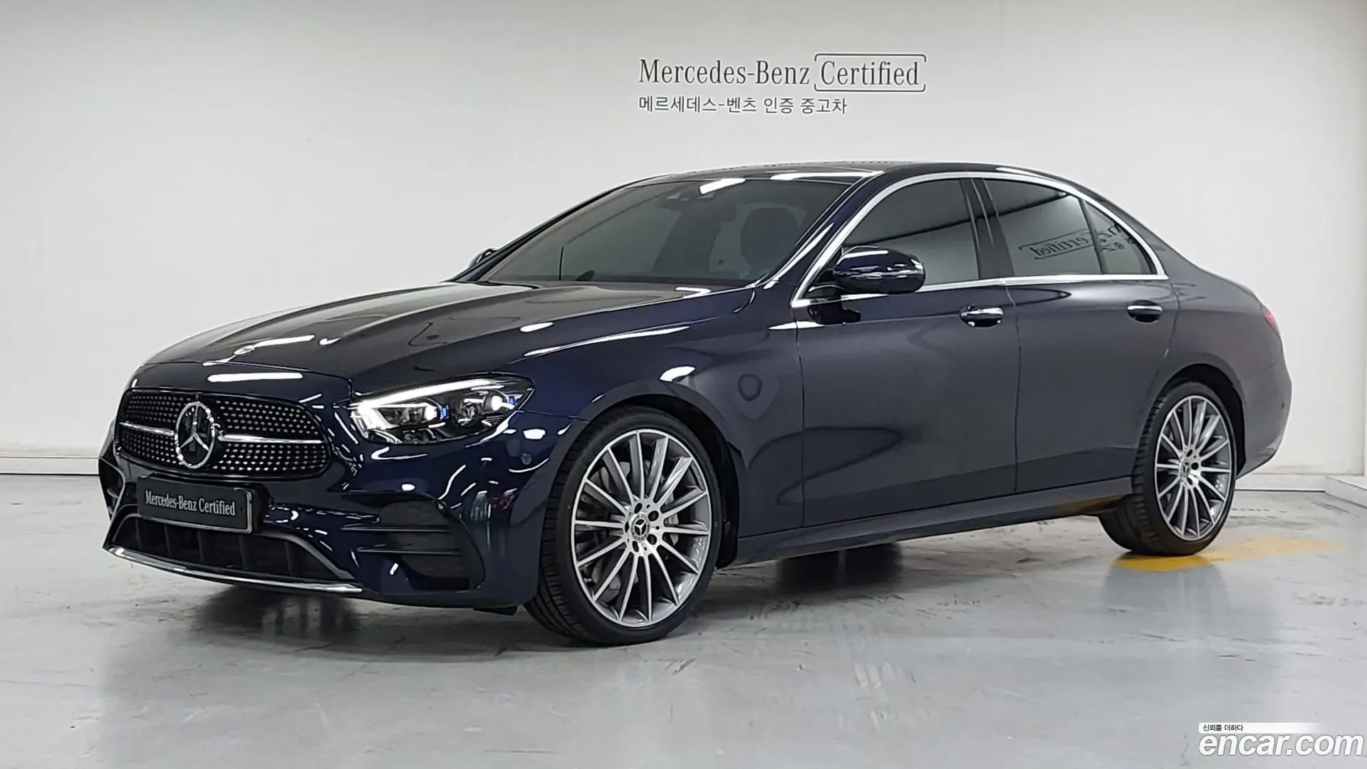 Main__Slider__Photo:E-Class Mercedes-Benz 2022.2-0