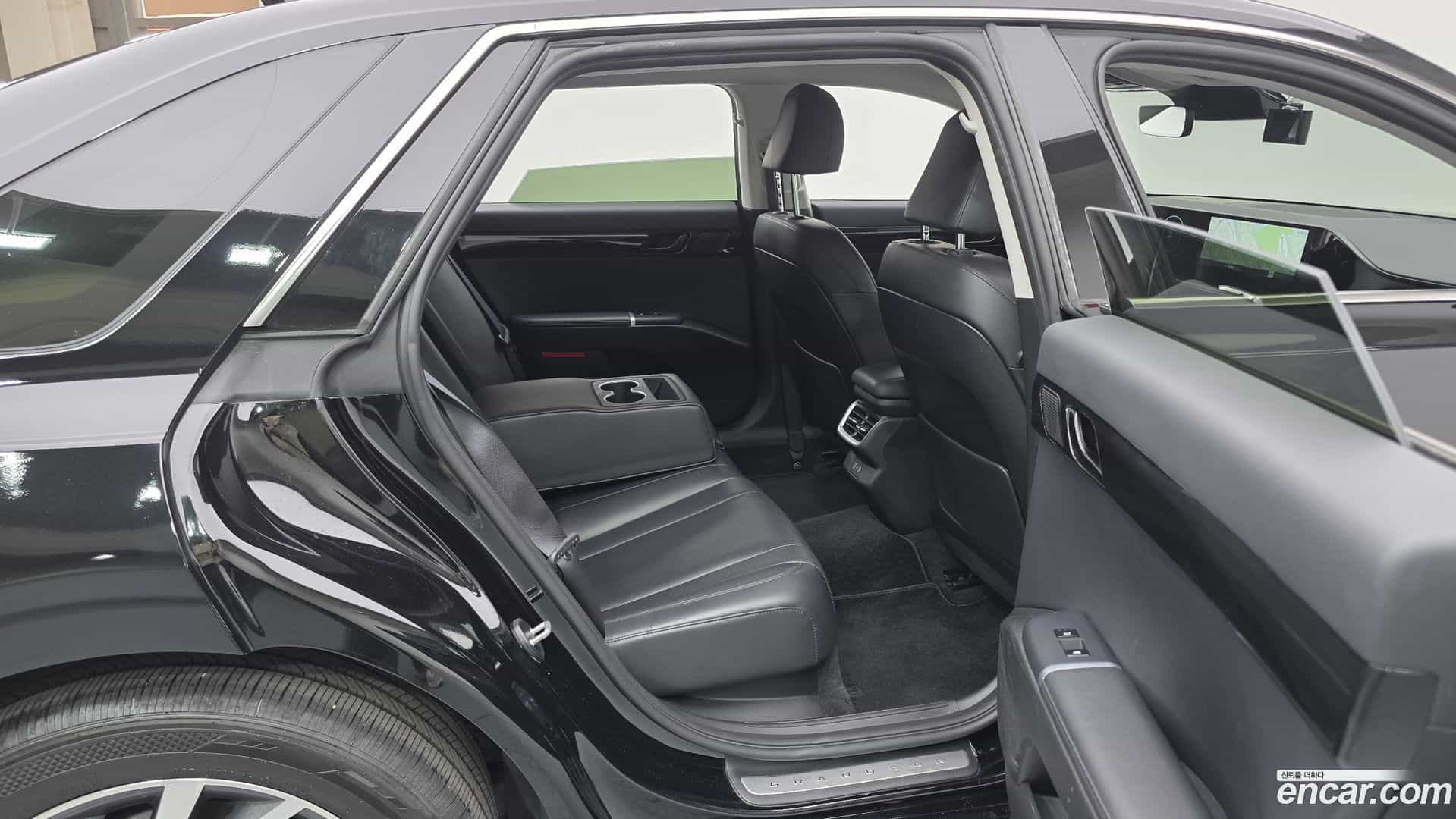 Grandeur Hyundai 2023.1-OPTION-015
