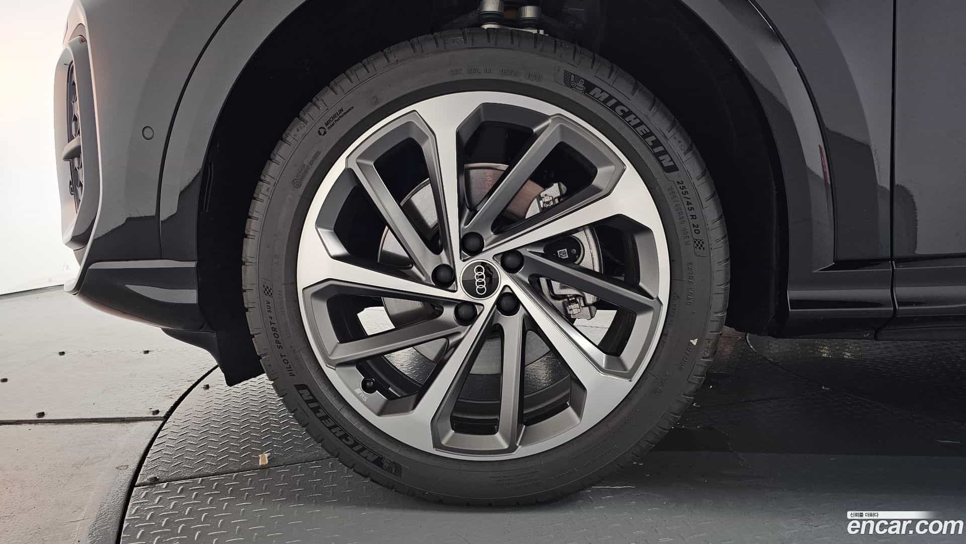 Q5 Audi 2025.11-OUTER-005